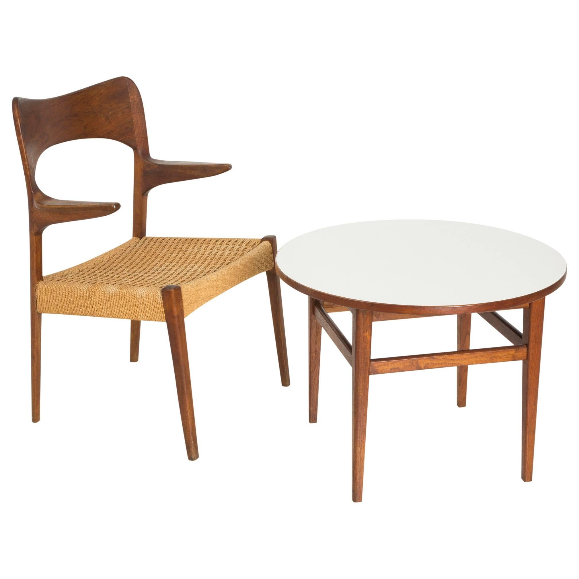 Scandinavian Jens Risom Attributed Mid-Century Modern Round Side Table