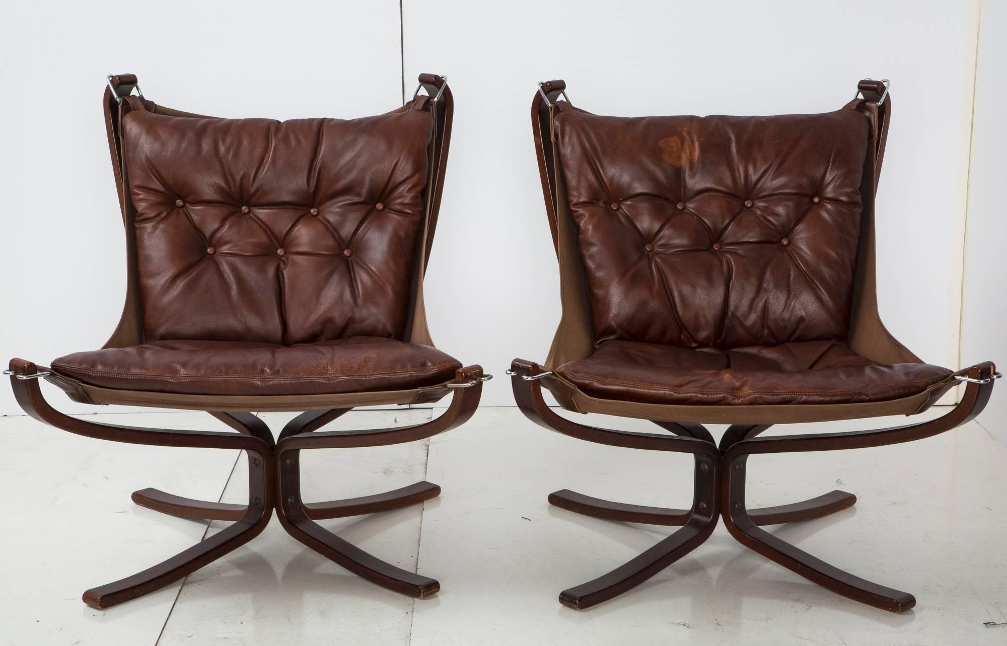 Classic pair of Sigurd Ressell leather falcon chairs. Sits very comfortably. Ottoman dimensions: 24