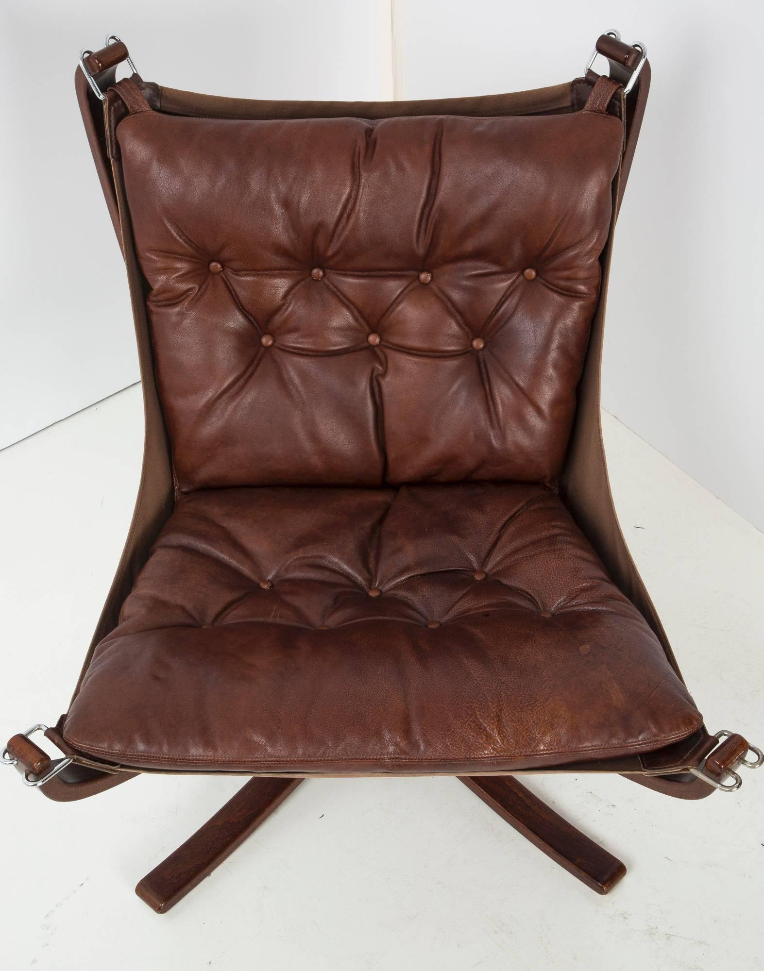 Pair of Sigurd Ressell Leather Falcon Chairs and Ottoman In Good Condition In Los Angeles, CA
