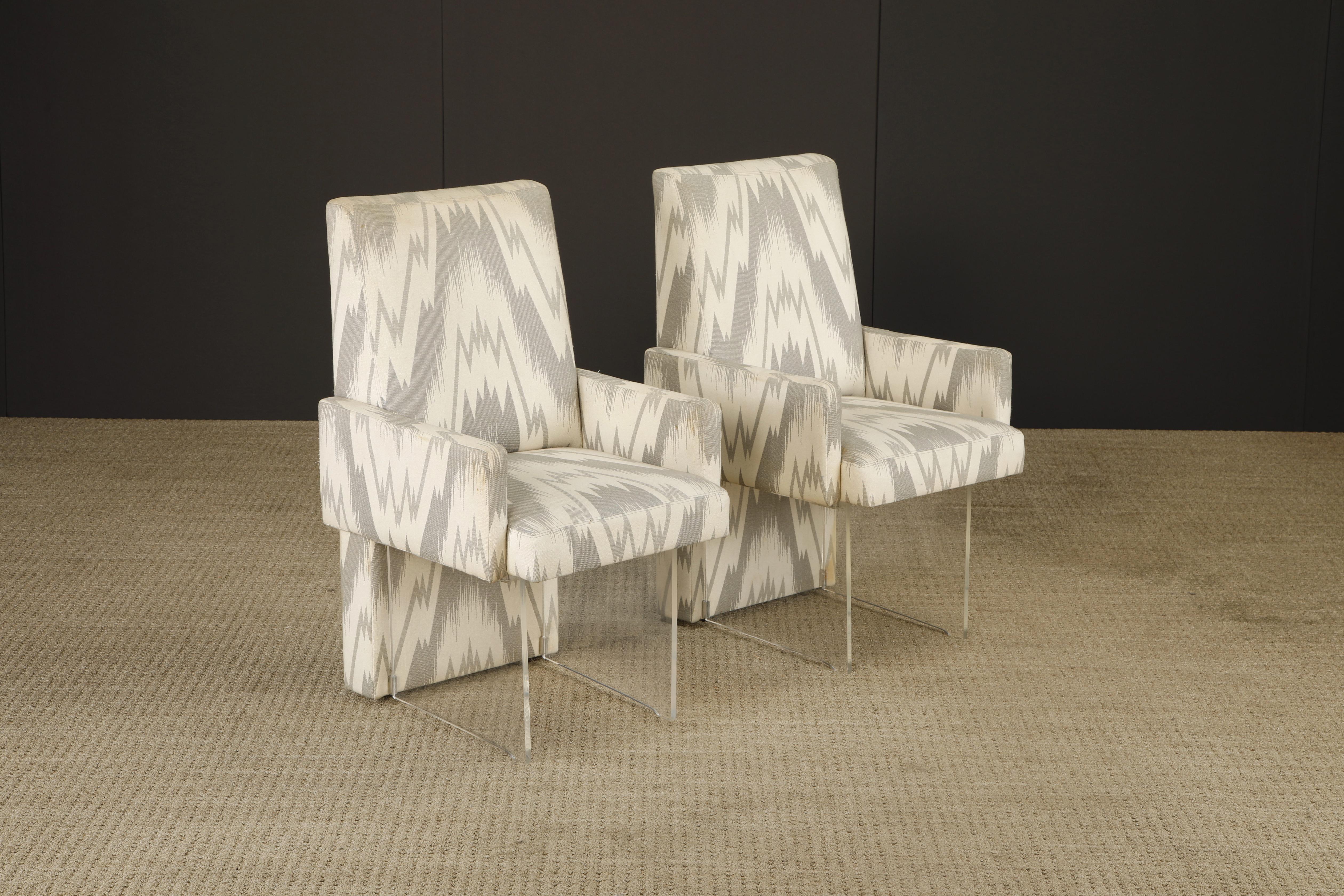Late 20th Century Pair of Vladimir Kagan 'Clos' Lucite Armchairs, circa 1970s, Signed For Sale