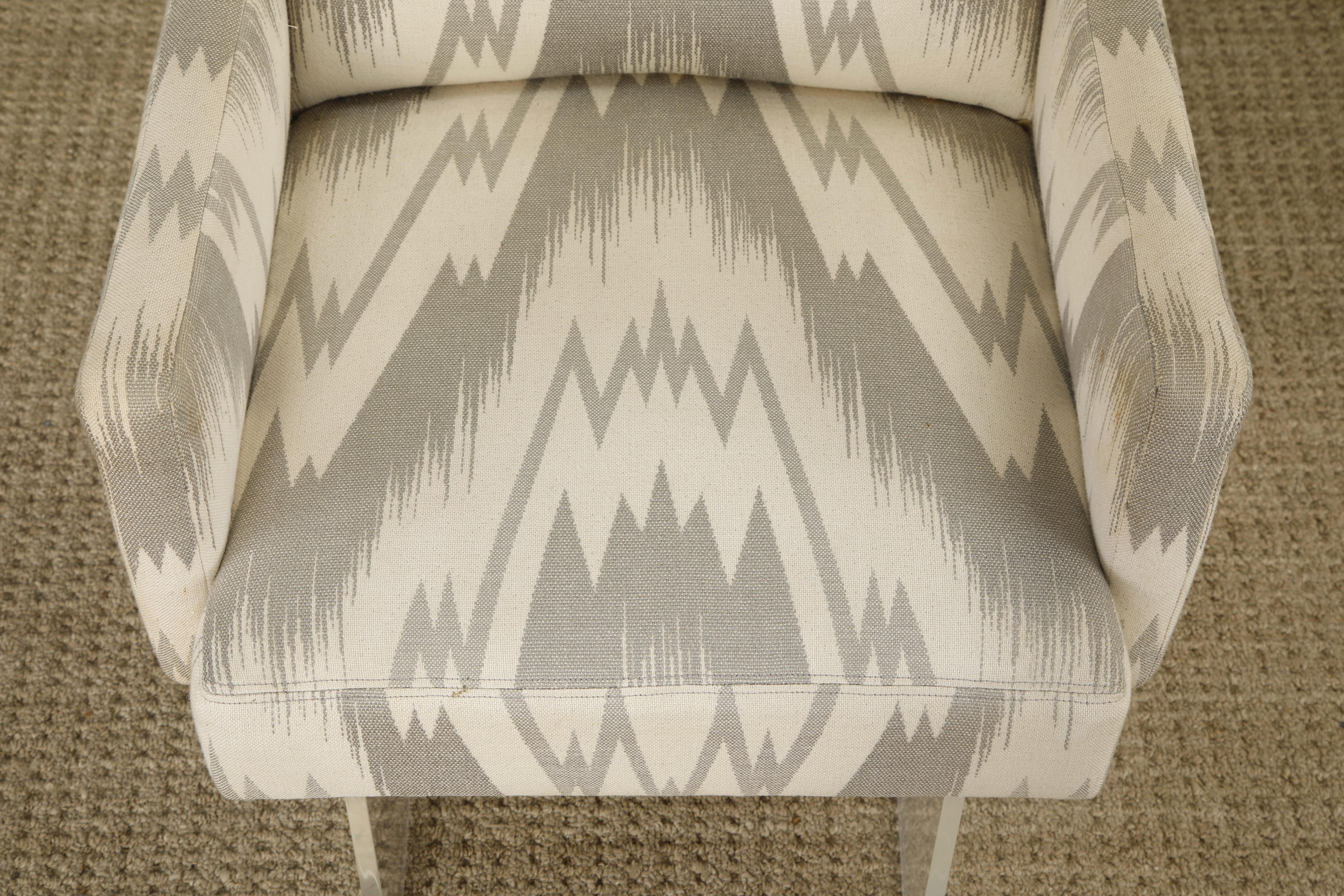 Pair of Vladimir Kagan 'Clos' Lucite Armchairs, circa 1970s, Signed For Sale 3
