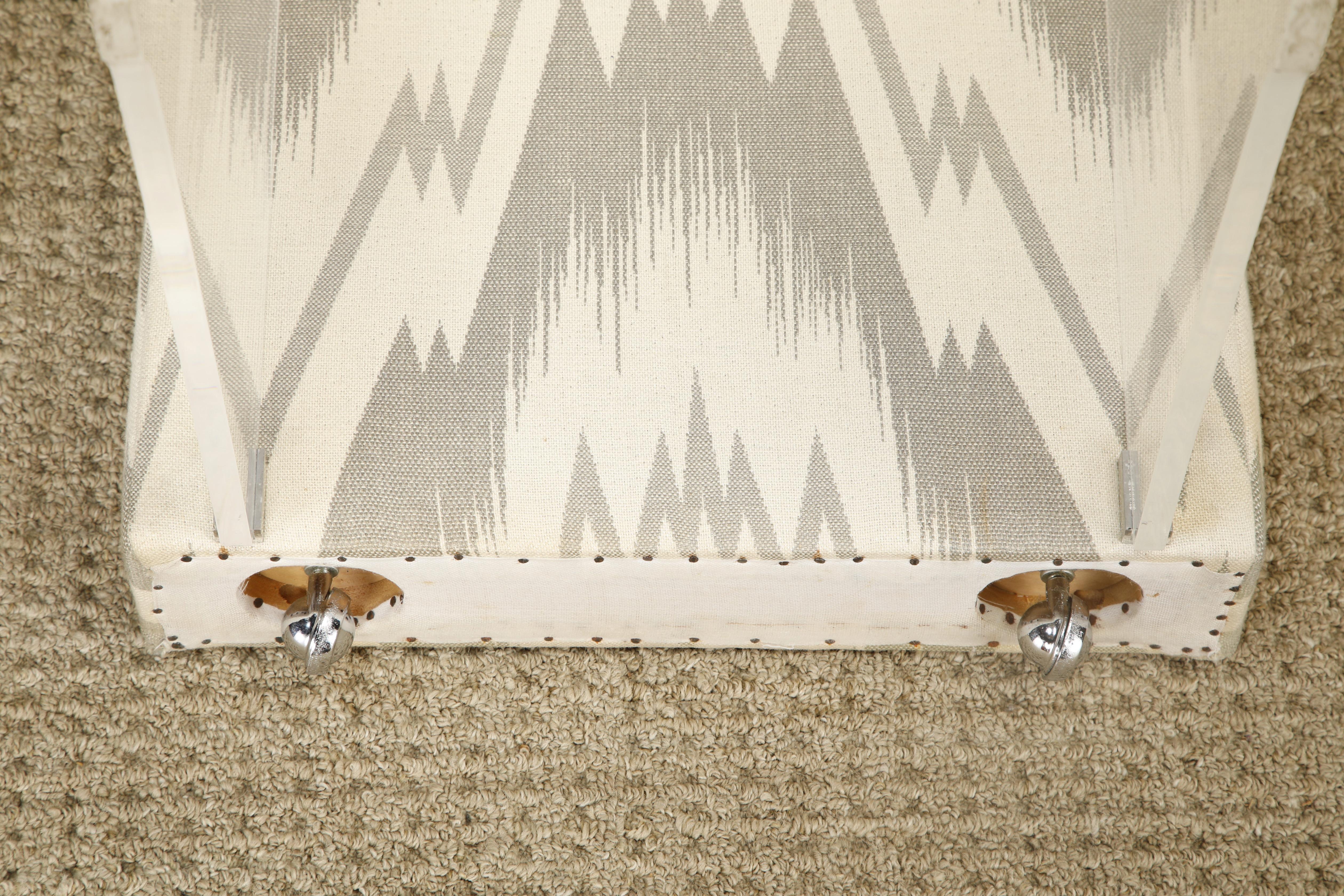Pair of Vladimir Kagan 'Clos' Lucite Armchairs, circa 1970s, Signed For Sale 13