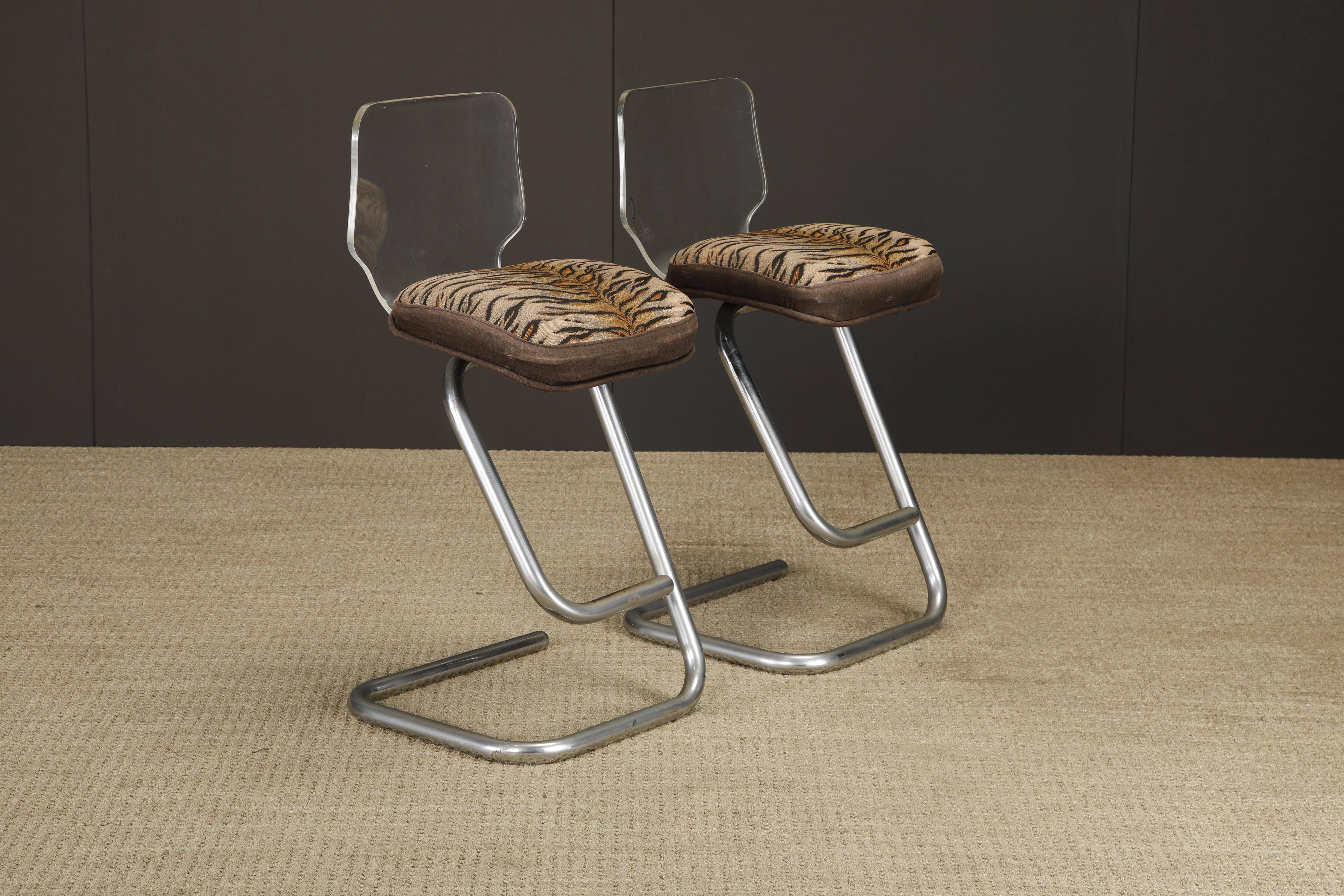 Pair of Lucite and Chrome Barstools by Luigi Bardini for Miniforms Italy, 1970s In Good Condition For Sale In Los Angeles, CA