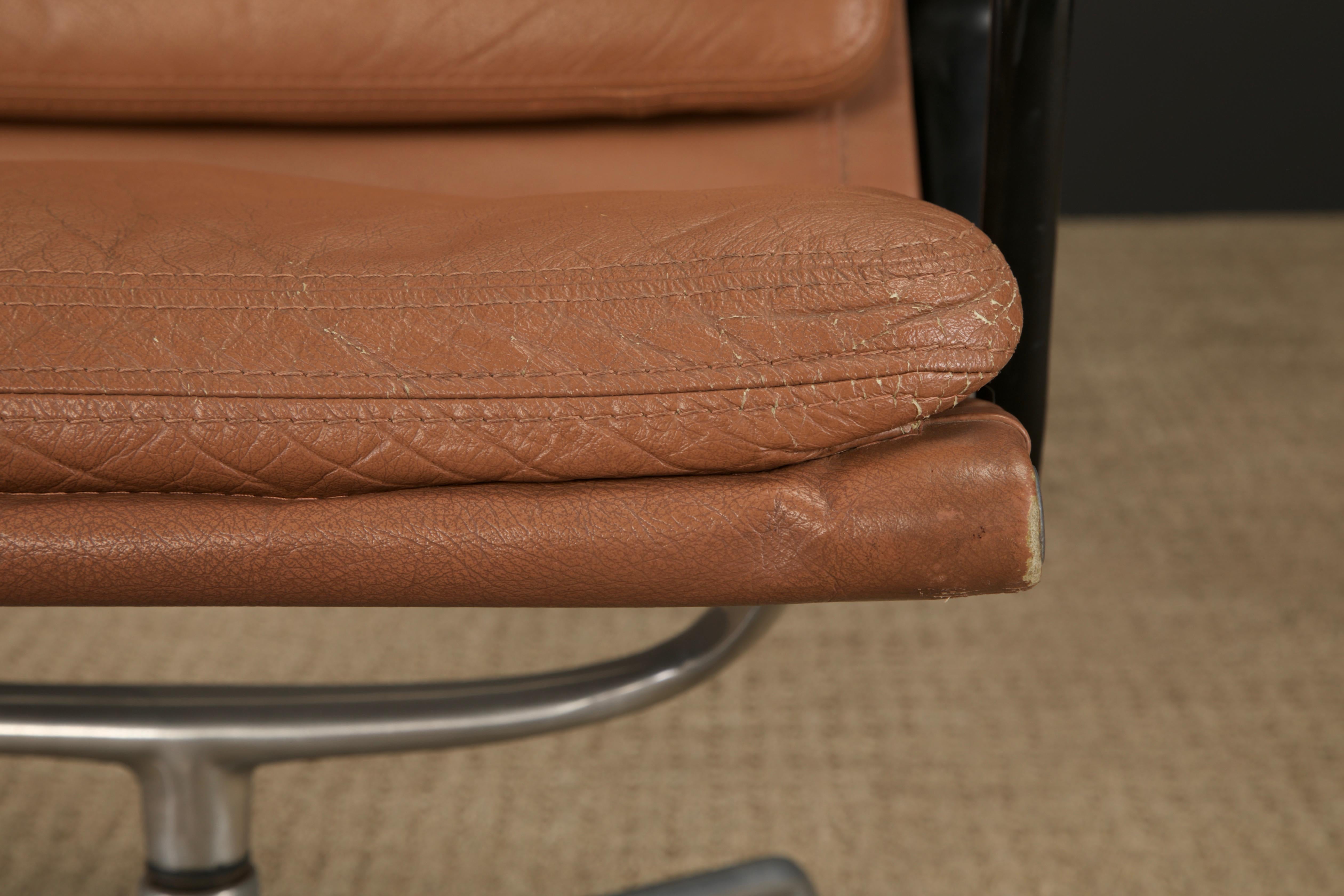 1970er Modell 'EA-416' Soft Pad Chair von Charles Eames für Herman Miller, signiert (Aluminium) im Angebot