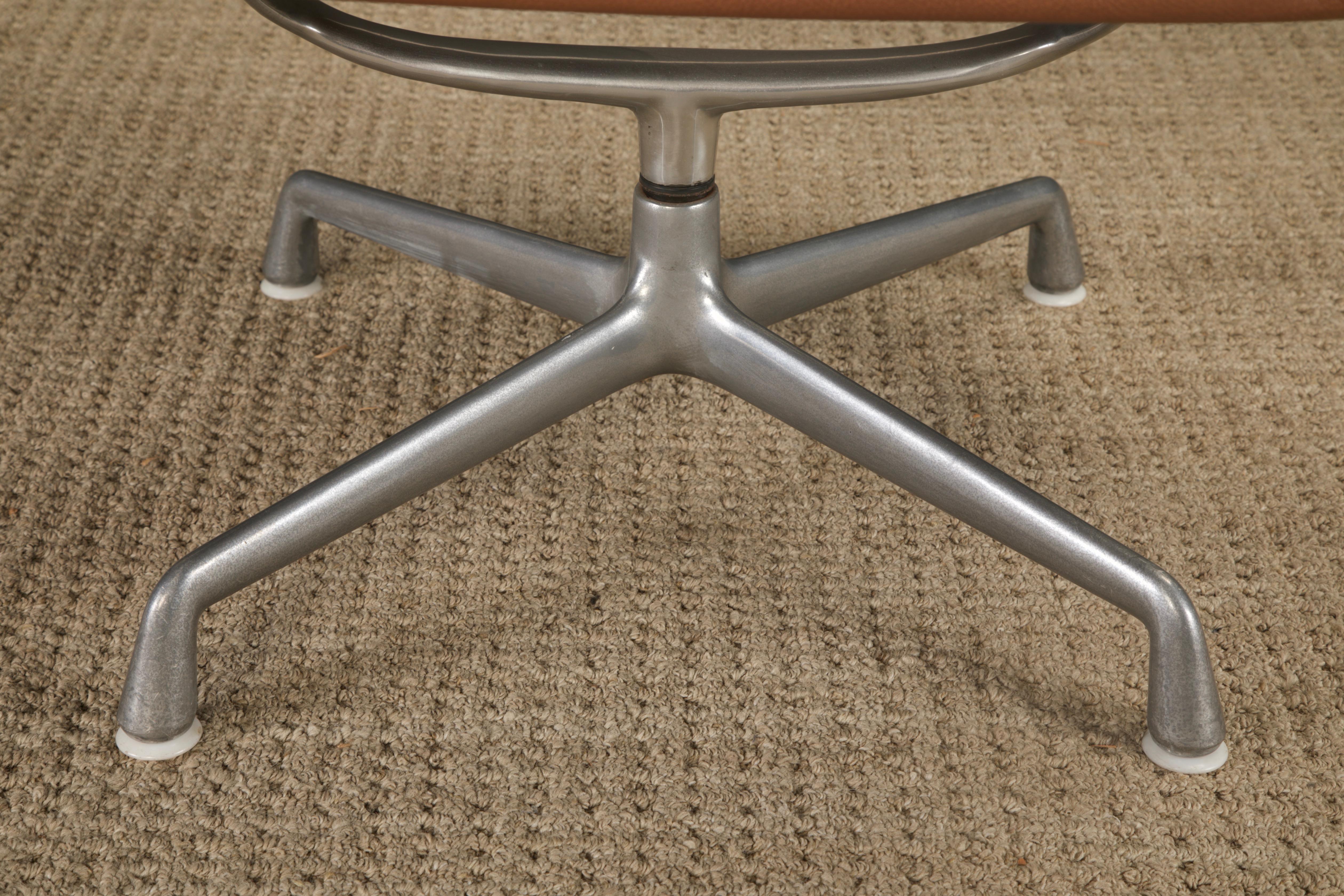 1970er Modell 'EA-416' Soft Pad Chair von Charles Eames für Herman Miller, signiert (Ende des 20. Jahrhunderts) im Angebot