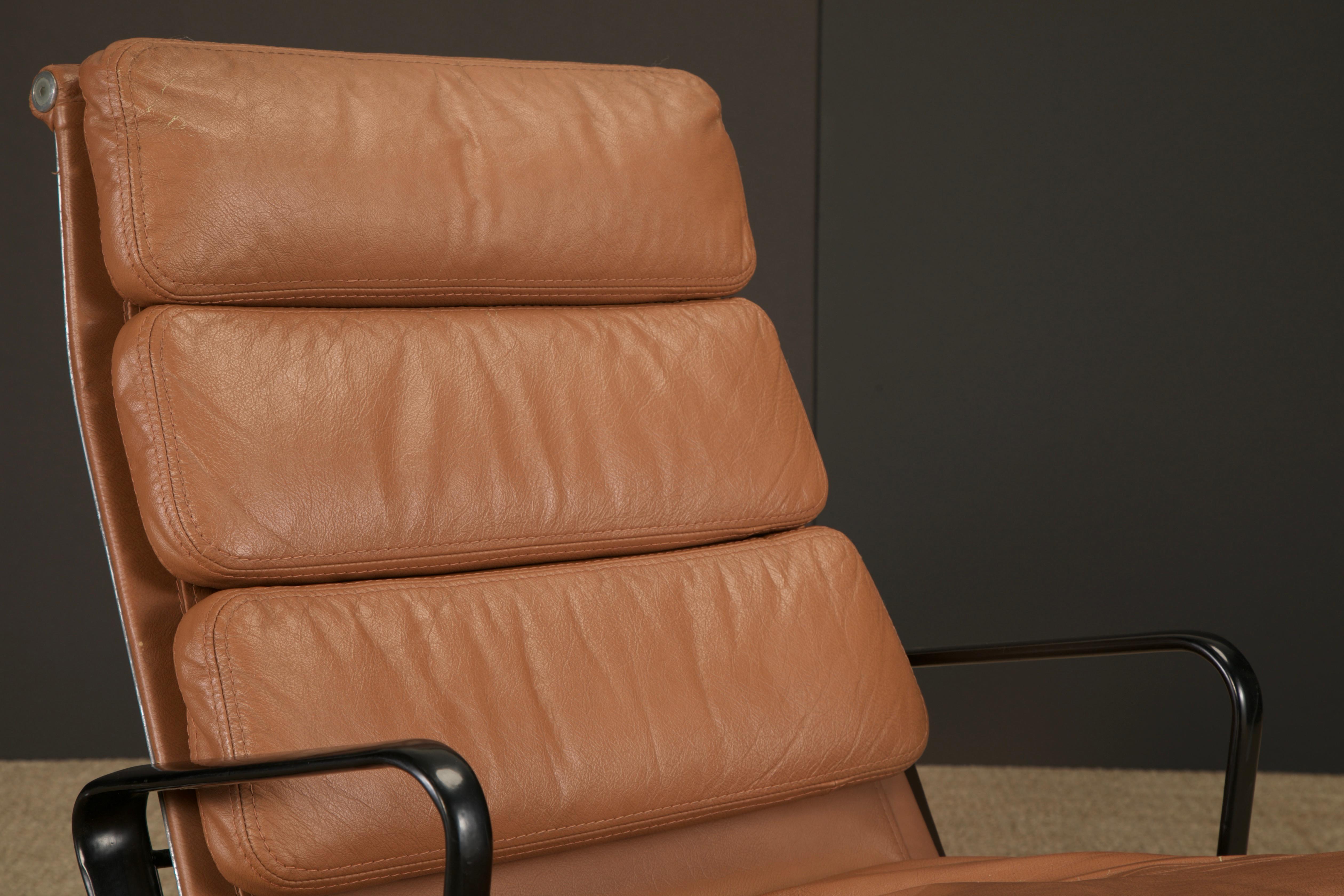 1970er Modell 'EA-416' Soft Pad Chair von Charles Eames für Herman Miller, signiert im Angebot 3