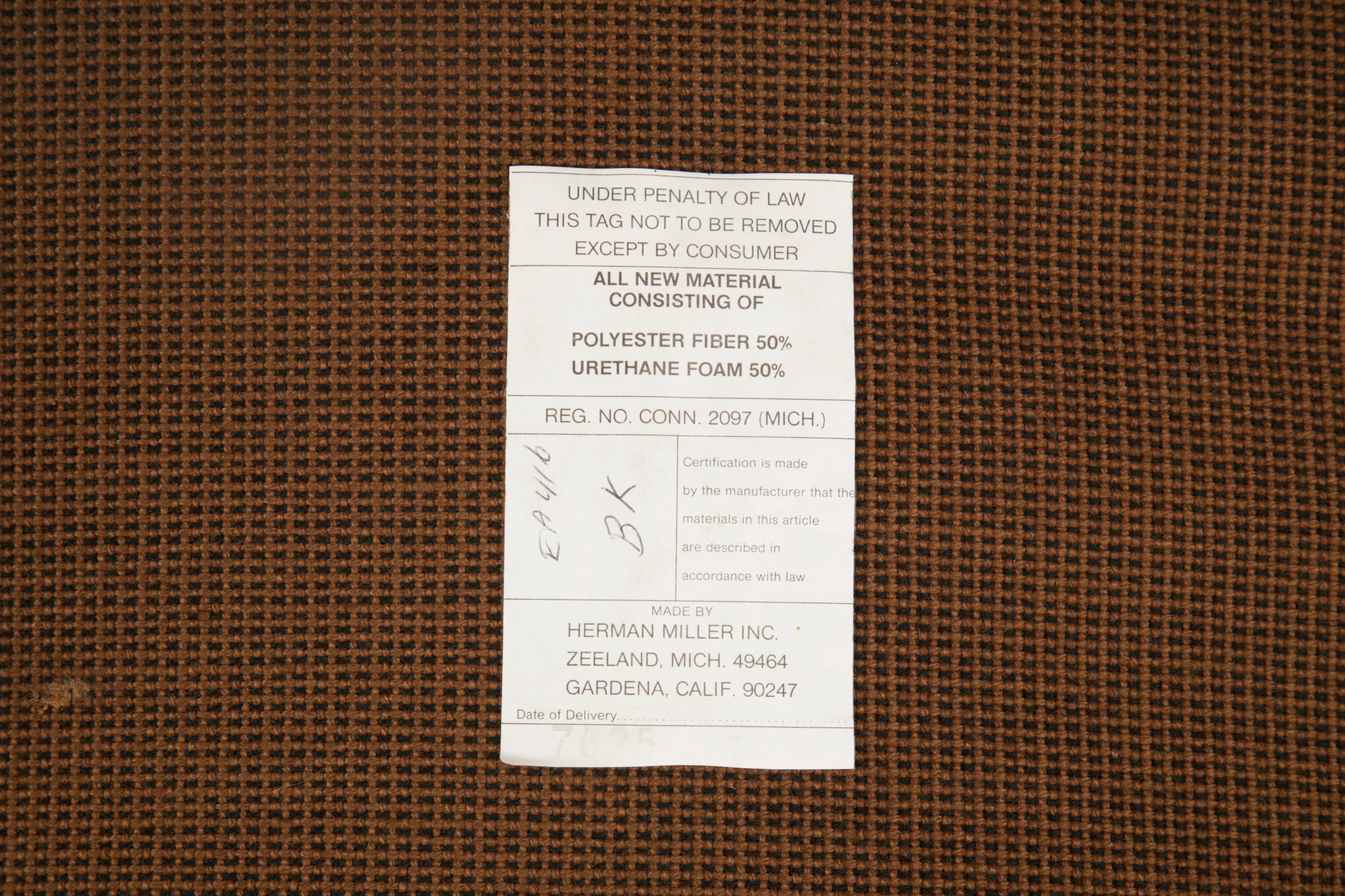1970er Modell 'EA-416' Soft Pad Chair von Charles Eames für Herman Miller, signiert im Angebot 12