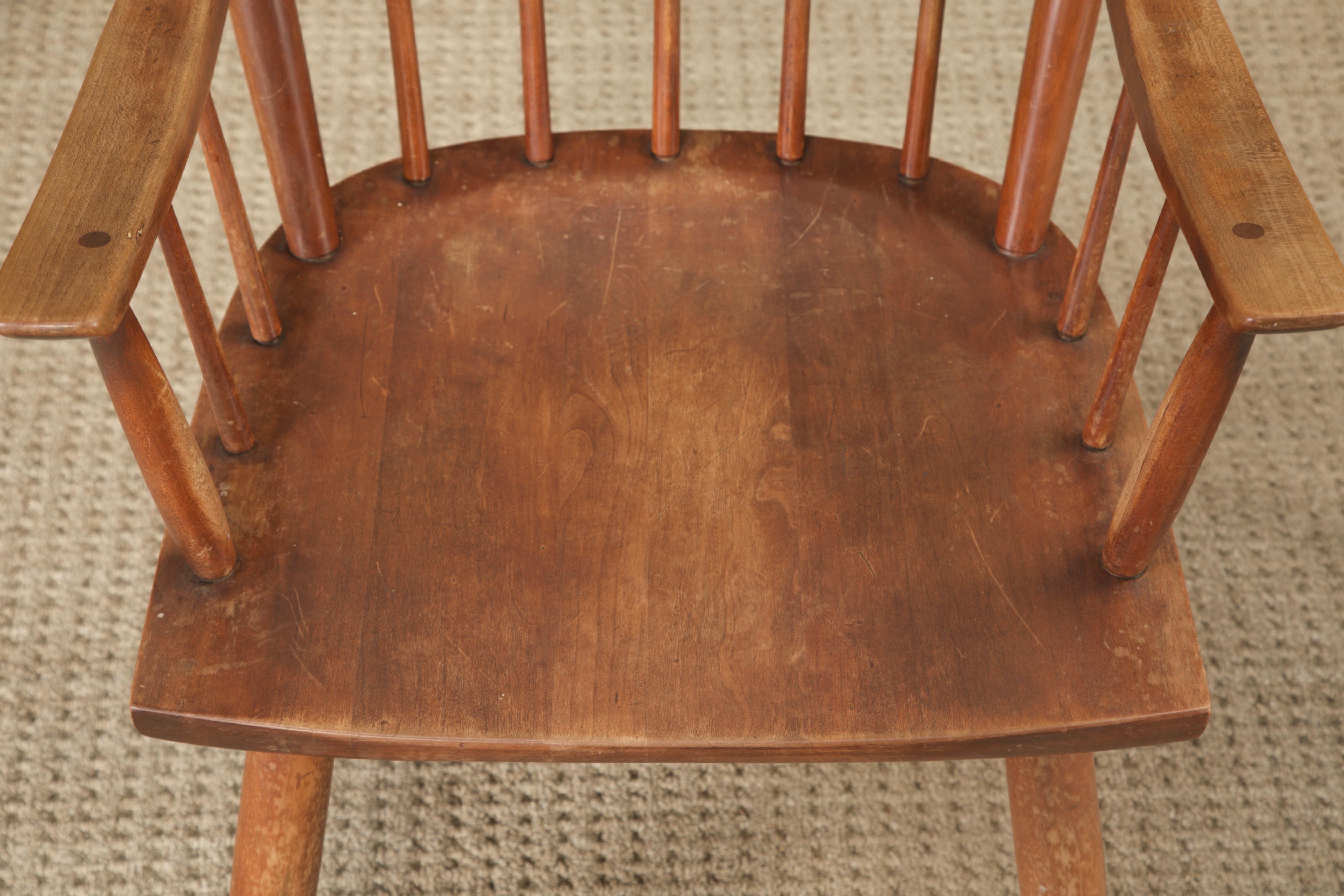 Américain Fauteuils à dossier en cerisier massif du milieu du siècle de Willett Furniture Company en vente