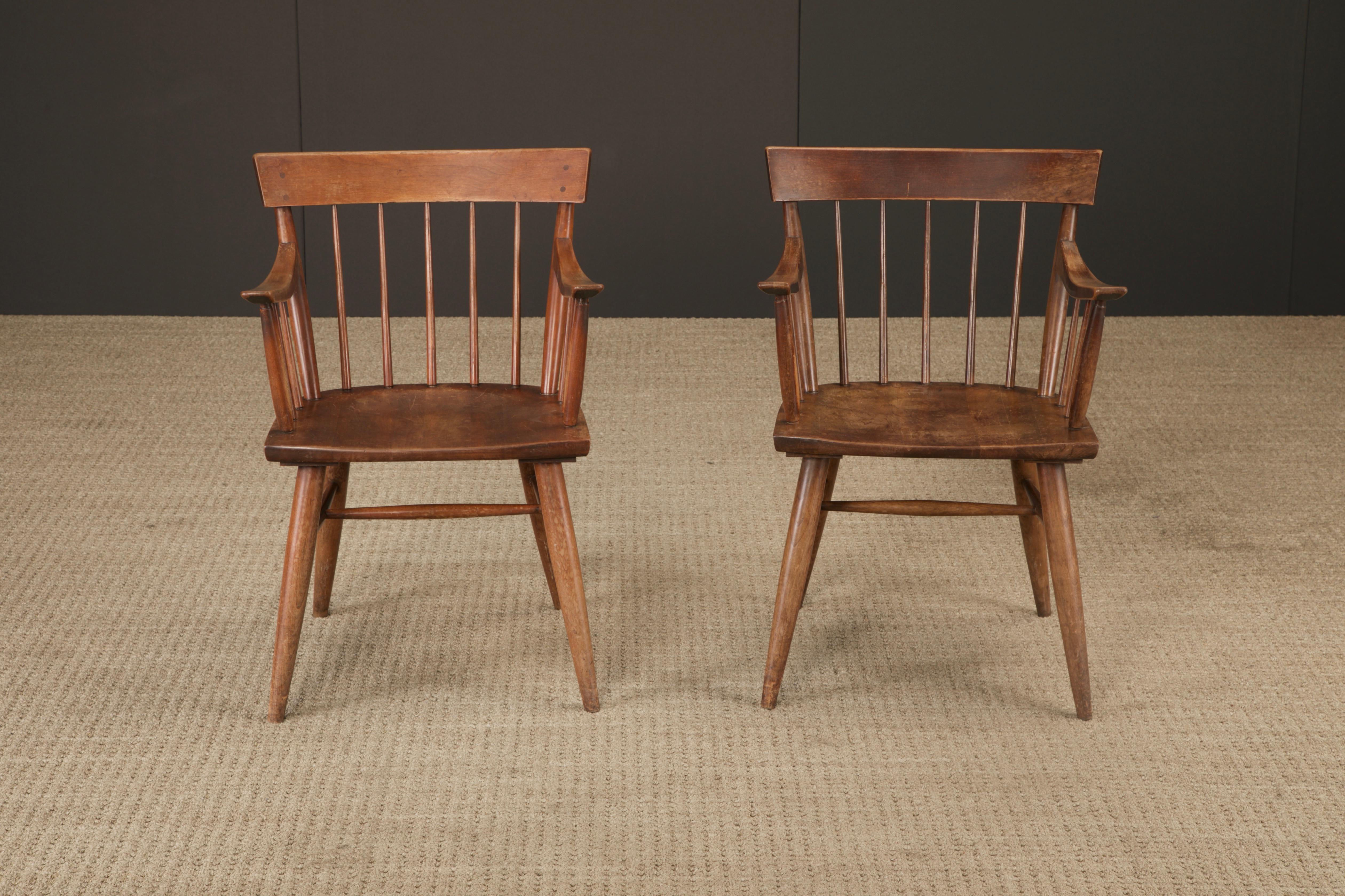 Mid-Century Modern Fauteuils à dossier en cerisier massif du milieu du siècle de Willett Furniture Company en vente