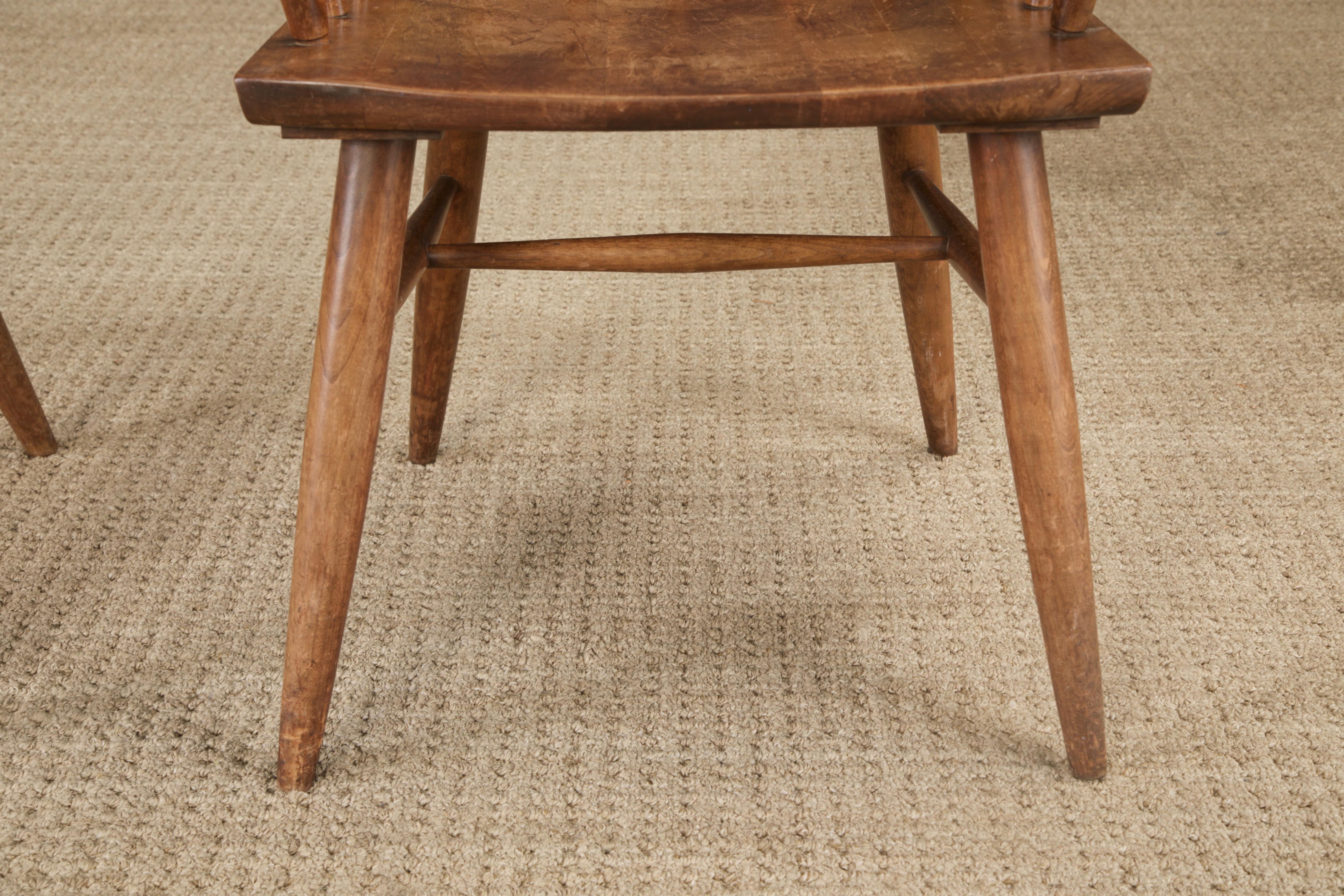 Bois Fauteuils à dossier en cerisier massif du milieu du siècle de Willett Furniture Company en vente