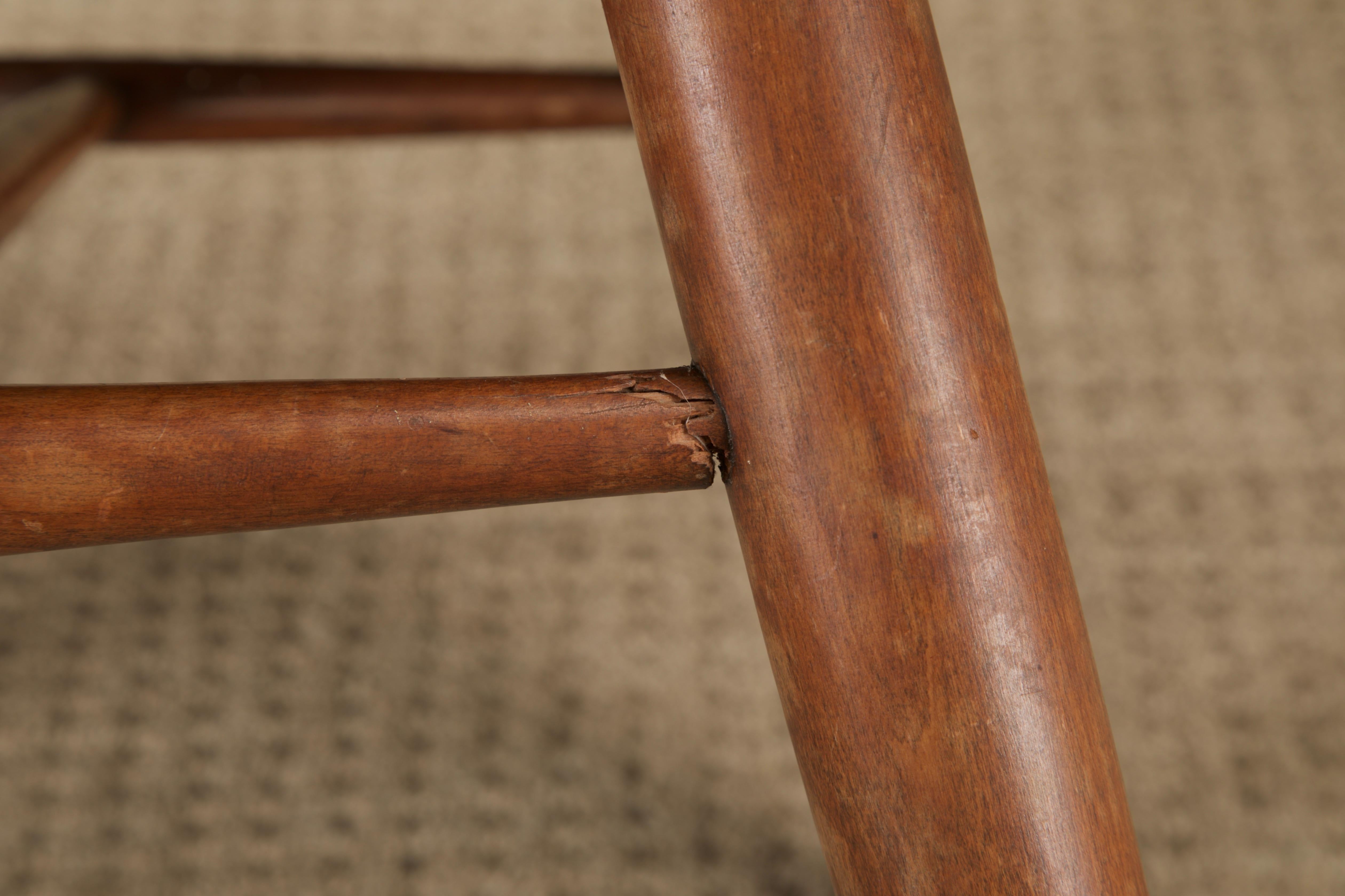Fauteuils à dossier en cerisier massif du milieu du siècle de Willett Furniture Company en vente 12