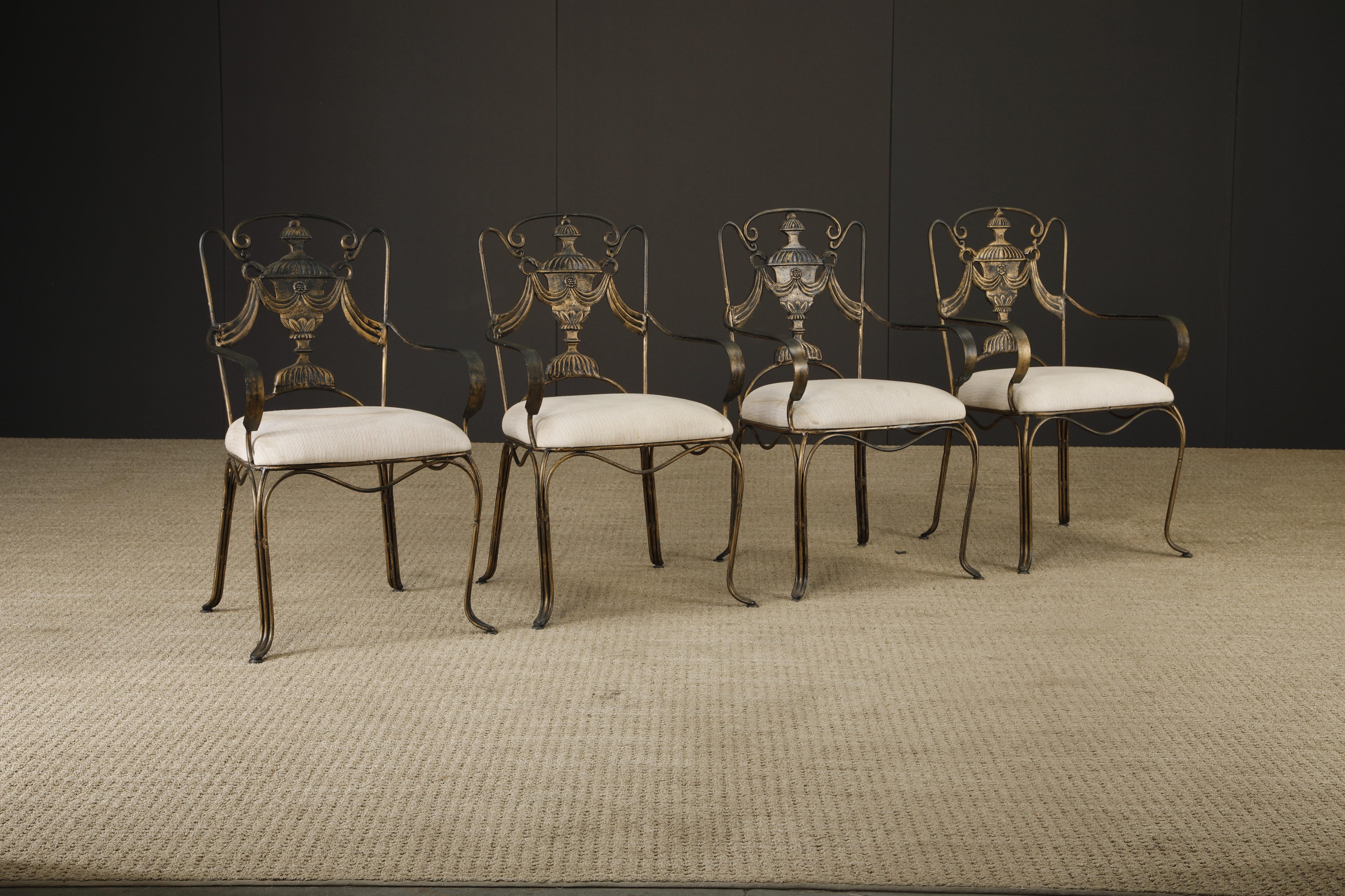 Milieu du XXe siècle Ensemble de quatre fauteuils en fer de style néoclassique avec dossier en forme d'urne, France, années 1940 en vente