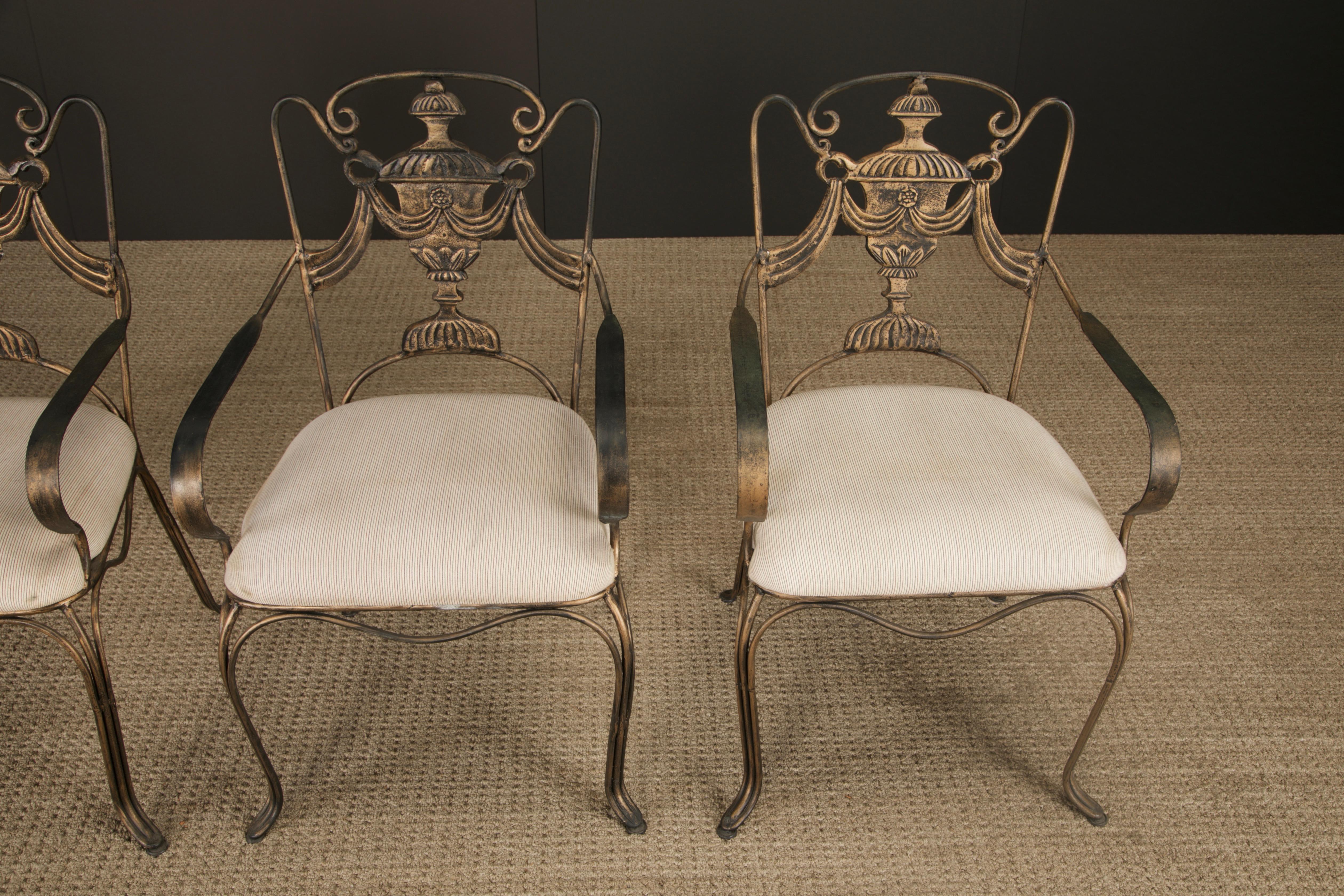 Ensemble de quatre fauteuils en fer de style néoclassique avec dossier en forme d'urne, France, années 1940 Bon état - En vente à Los Angeles, CA
