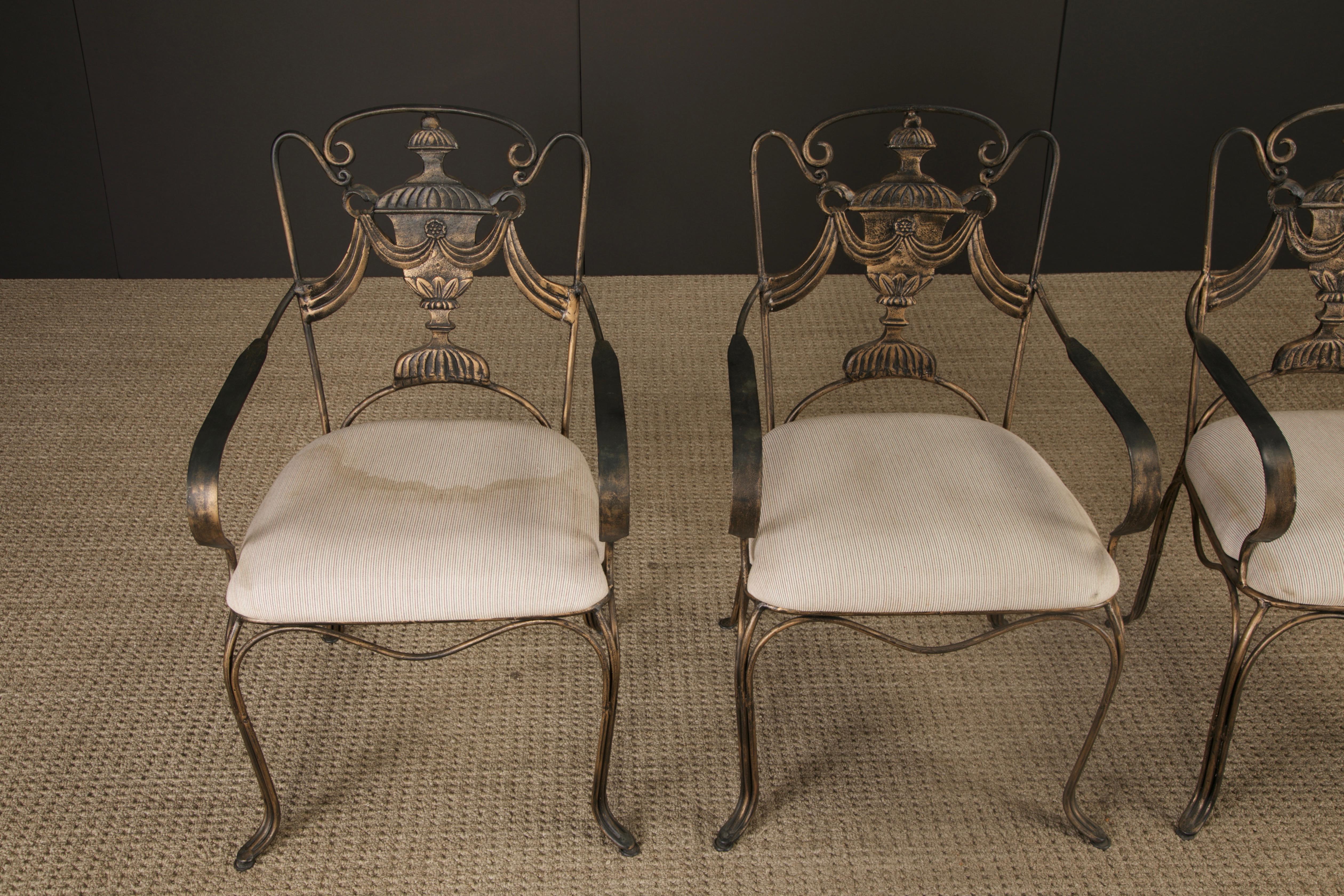 Français Ensemble de quatre fauteuils en fer de style néoclassique avec dossier en forme d'urne, France, années 1940 en vente