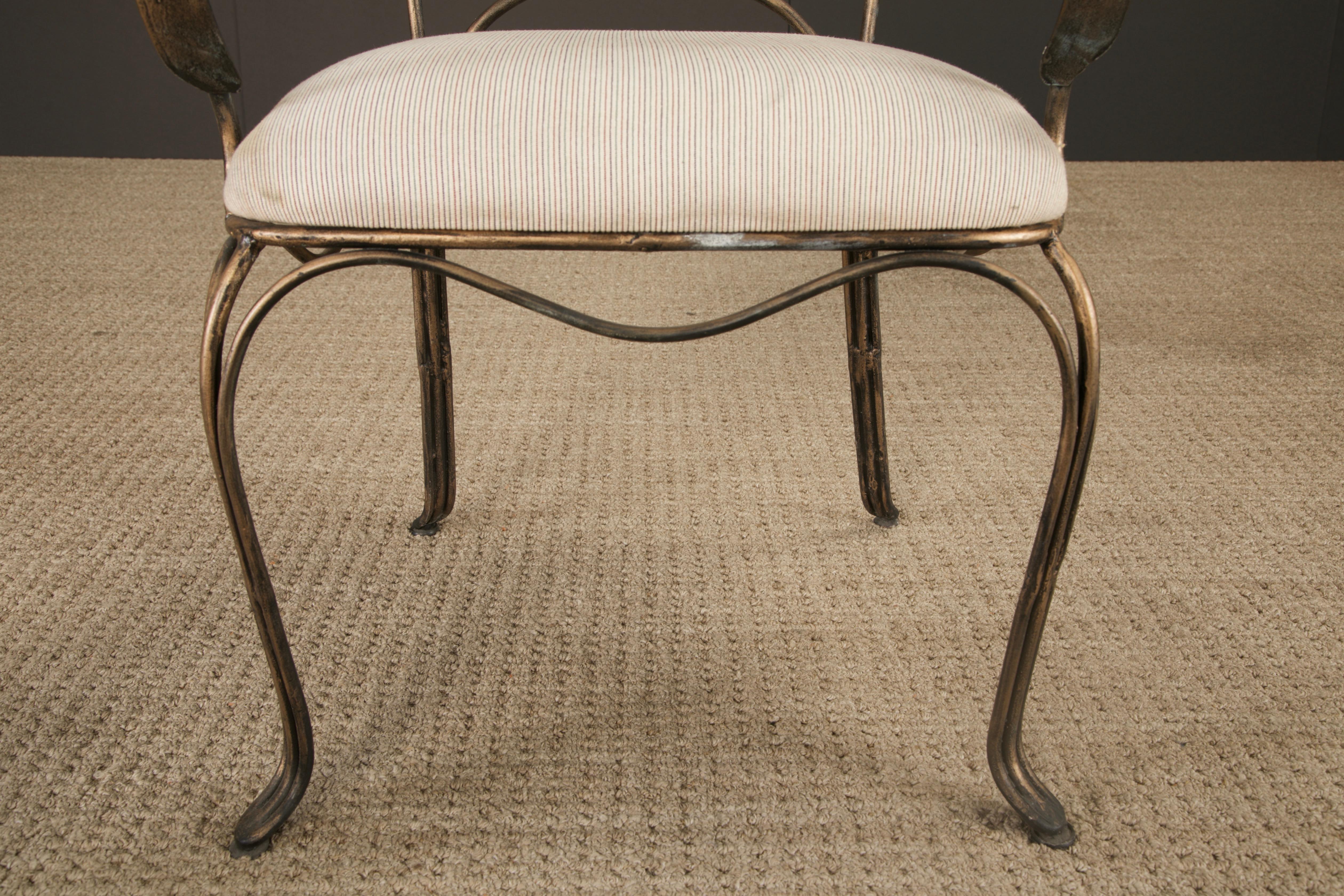 Ensemble de quatre fauteuils en fer de style néoclassique avec dossier en forme d'urne, France, années 1940 en vente 3