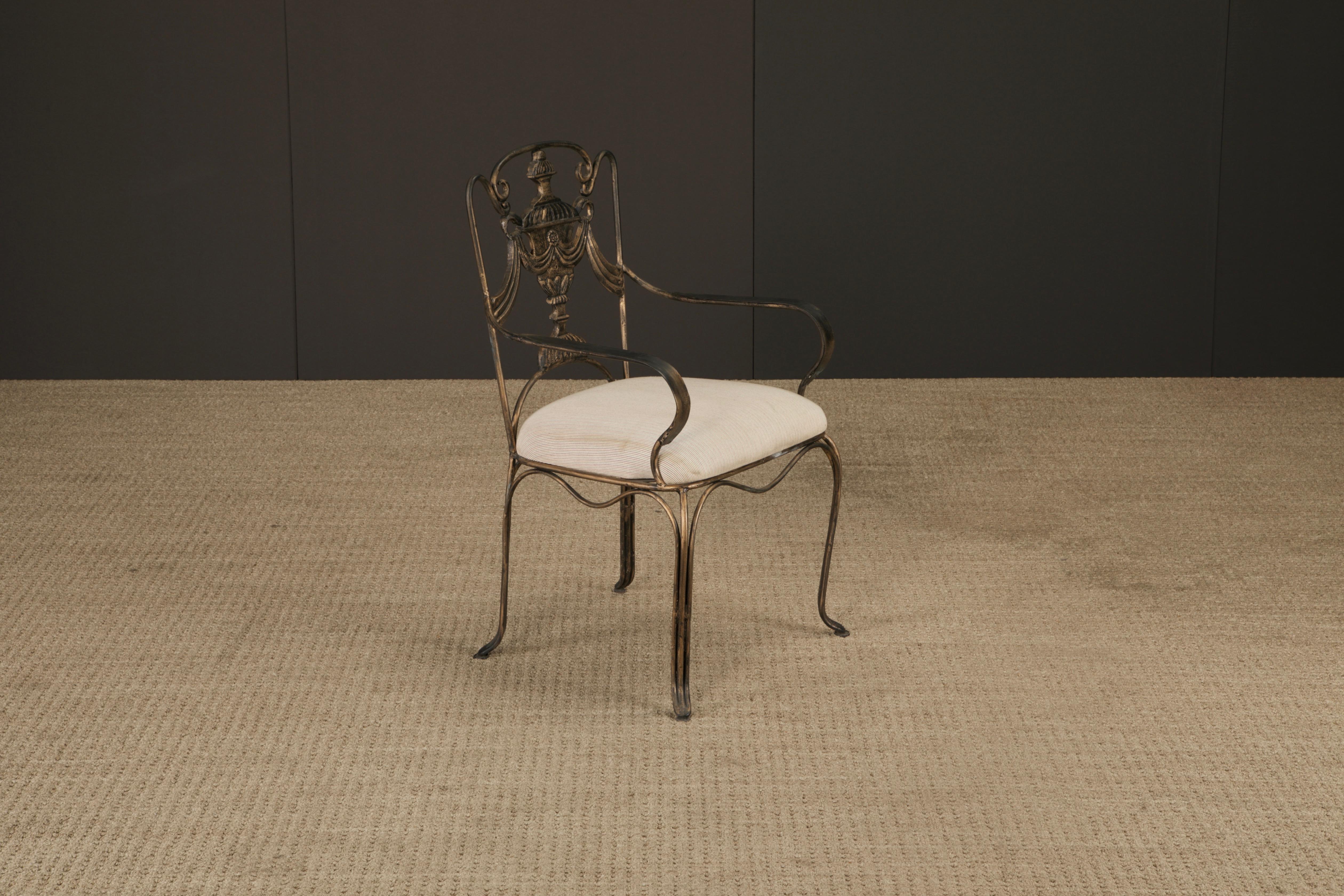 Ensemble de quatre fauteuils en fer de style néoclassique avec dossier en forme d'urne, France, années 1940 en vente 5
