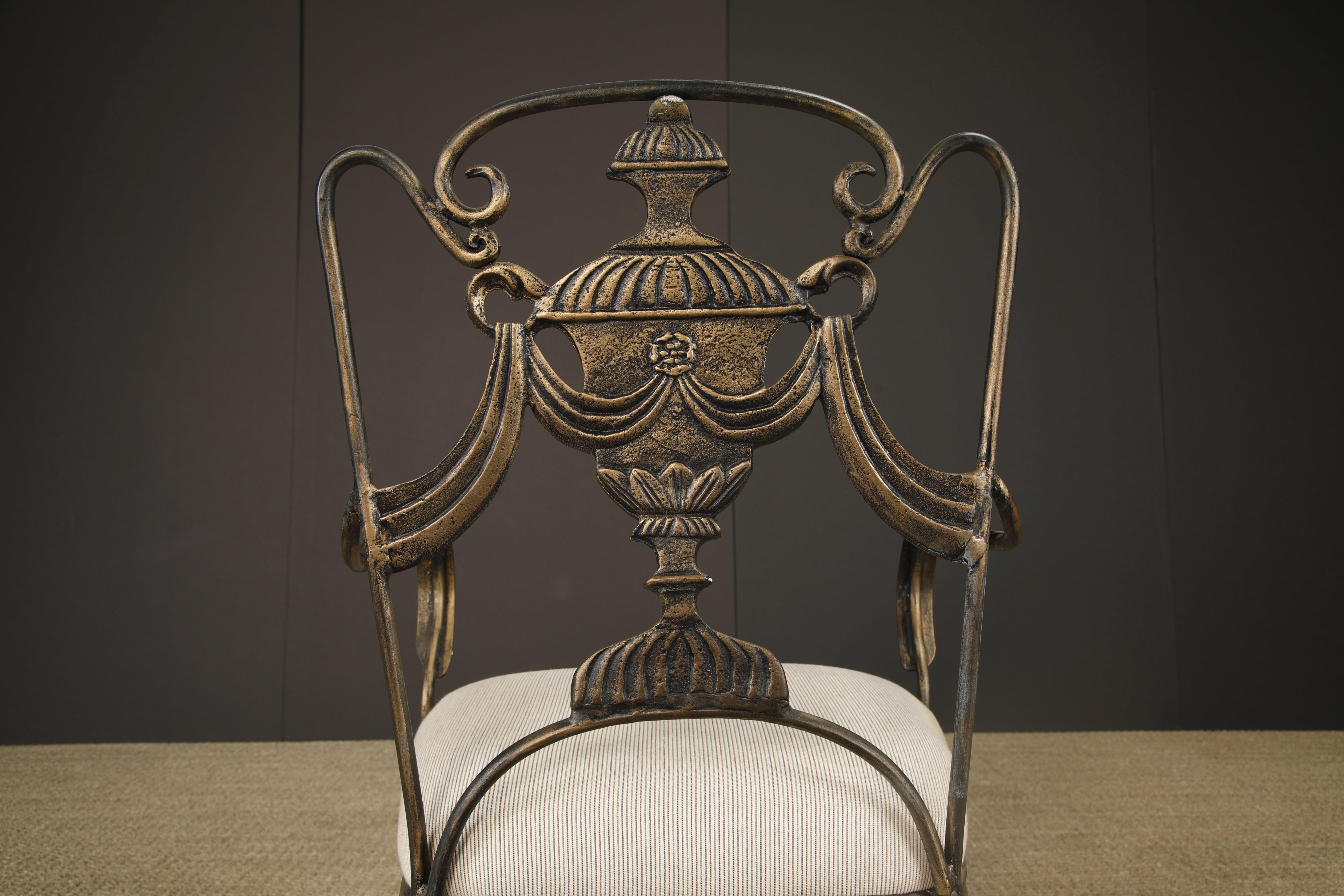 Ensemble de quatre fauteuils en fer de style néoclassique avec dossier en forme d'urne, France, années 1940 en vente 12