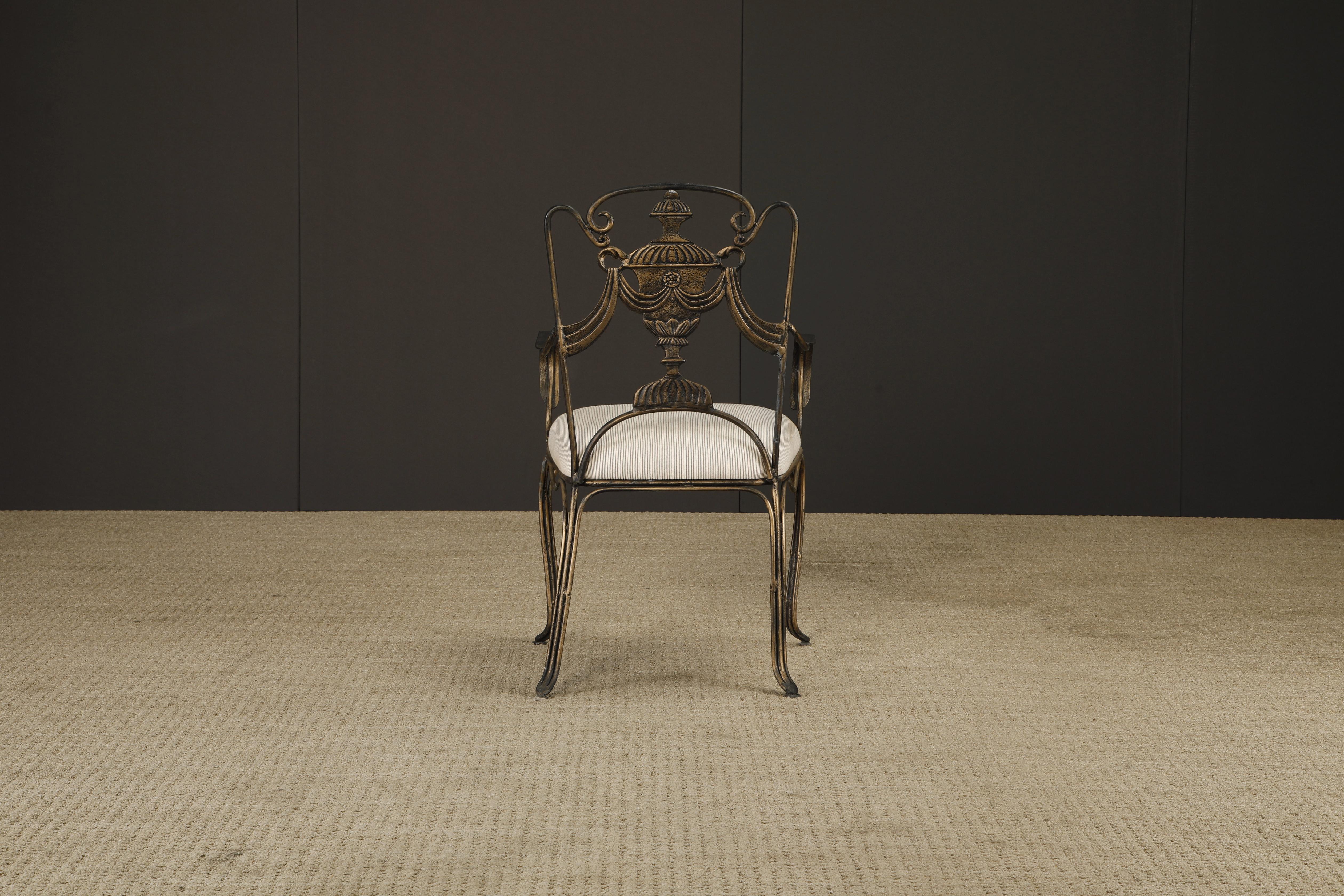Ensemble de quatre fauteuils en fer de style néoclassique avec dossier en forme d'urne, France, années 1940 en vente 11