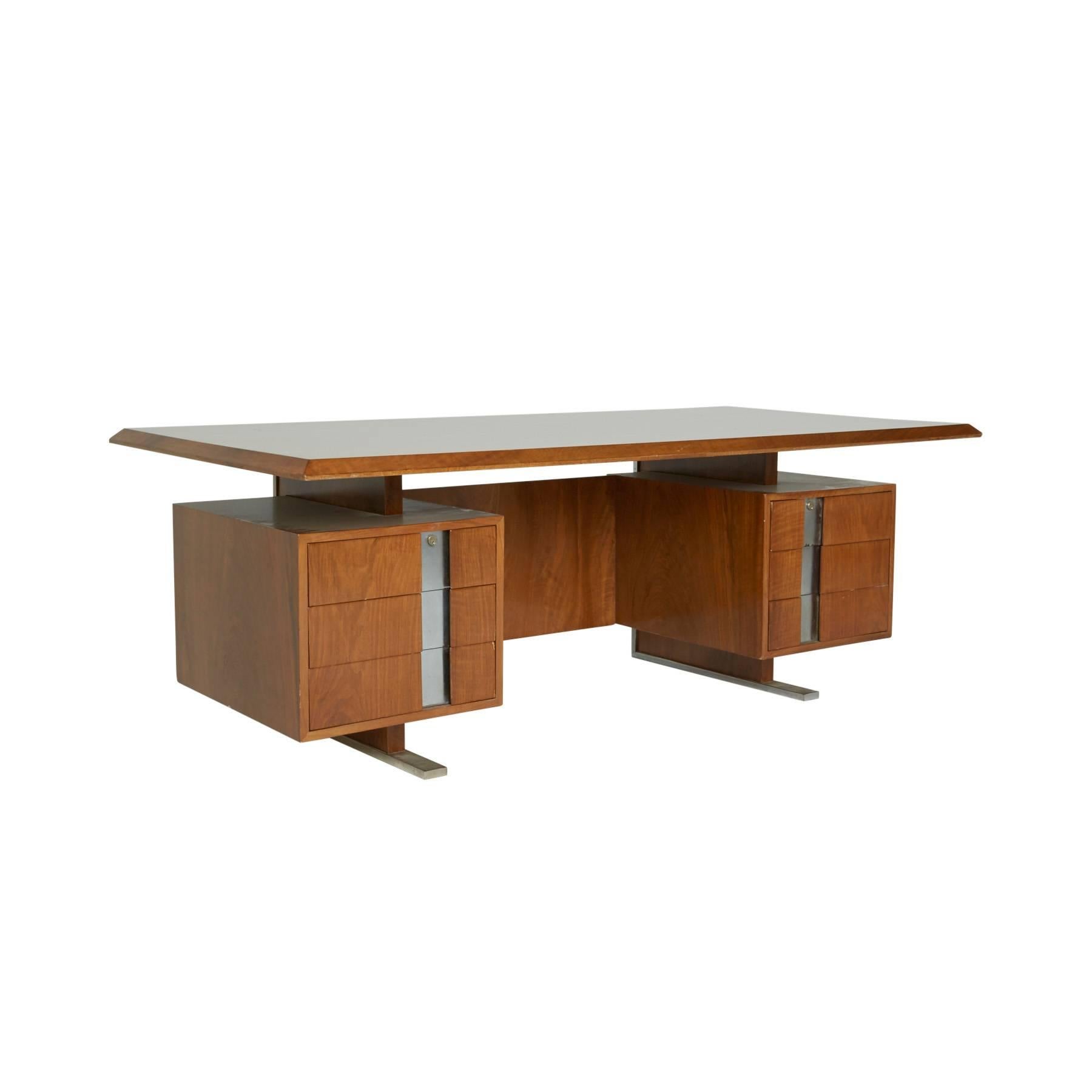With its floating tabletop and mounted body, this modern executive desk attributed to Pace collection and similar in style to Warren Platner, is as bold and authoritative as it is aerial and fresh. Constructed with walnut and chrome, this desk