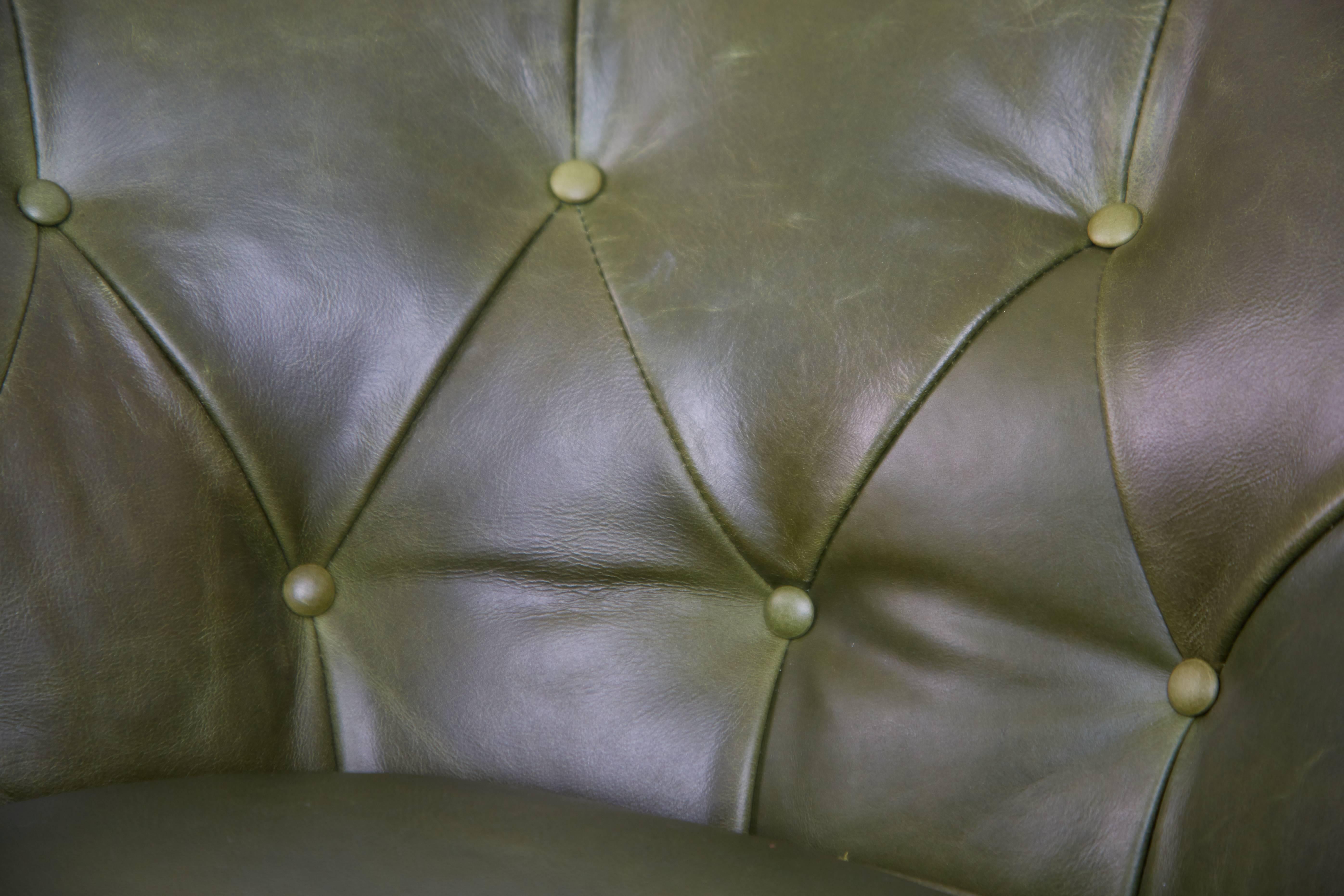 Mid-20th Century Pair of 1950s Tufted Barrel Chairs in Forest Green Leather, Restored