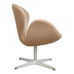 Swan Chair by Arne Jacobsen for Fritz Hansen
