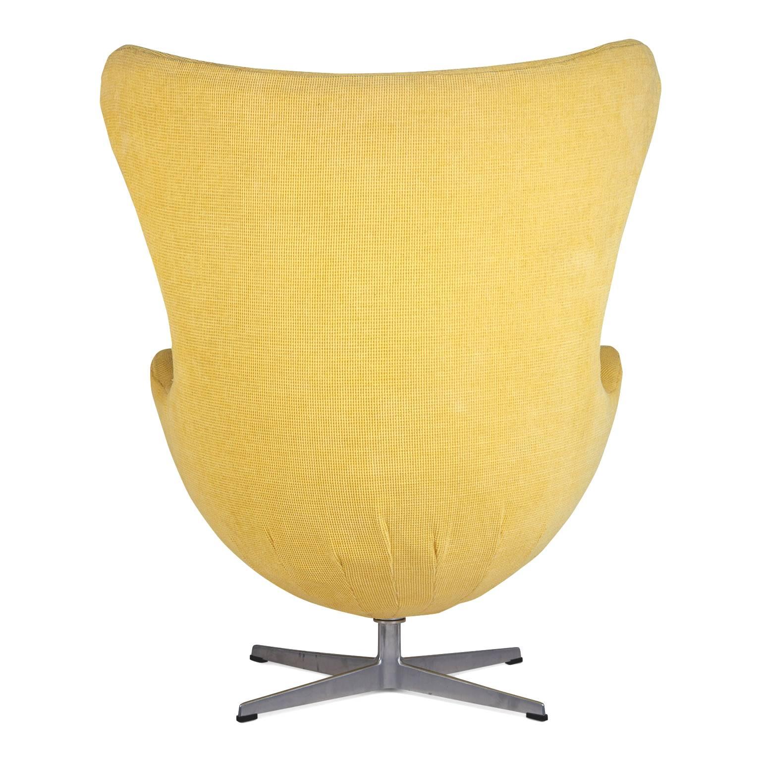 Arne Jacobsen for Fritz Hansen Model 3316 Egg Chairs and Footstools In Good Condition In Los Angeles, CA