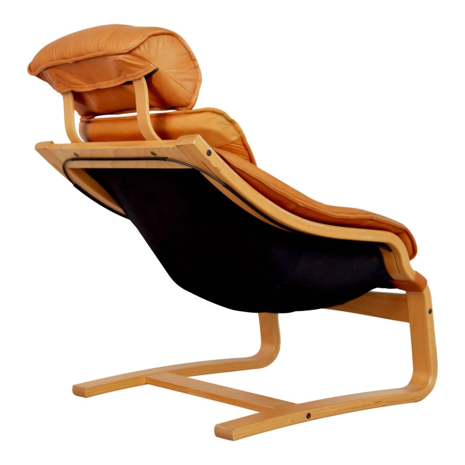 Scandinavian Modern Pair of Leather Danish Modern Bentwood Lounge Chairs, circa 1970