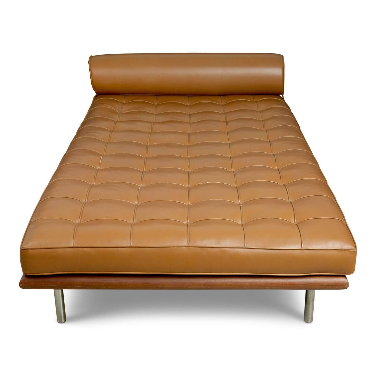 Barcelona Daybed by Mies Van Der Rohe for Knoll International, Date Stamped 1977 In Good Condition In Los Angeles, CA