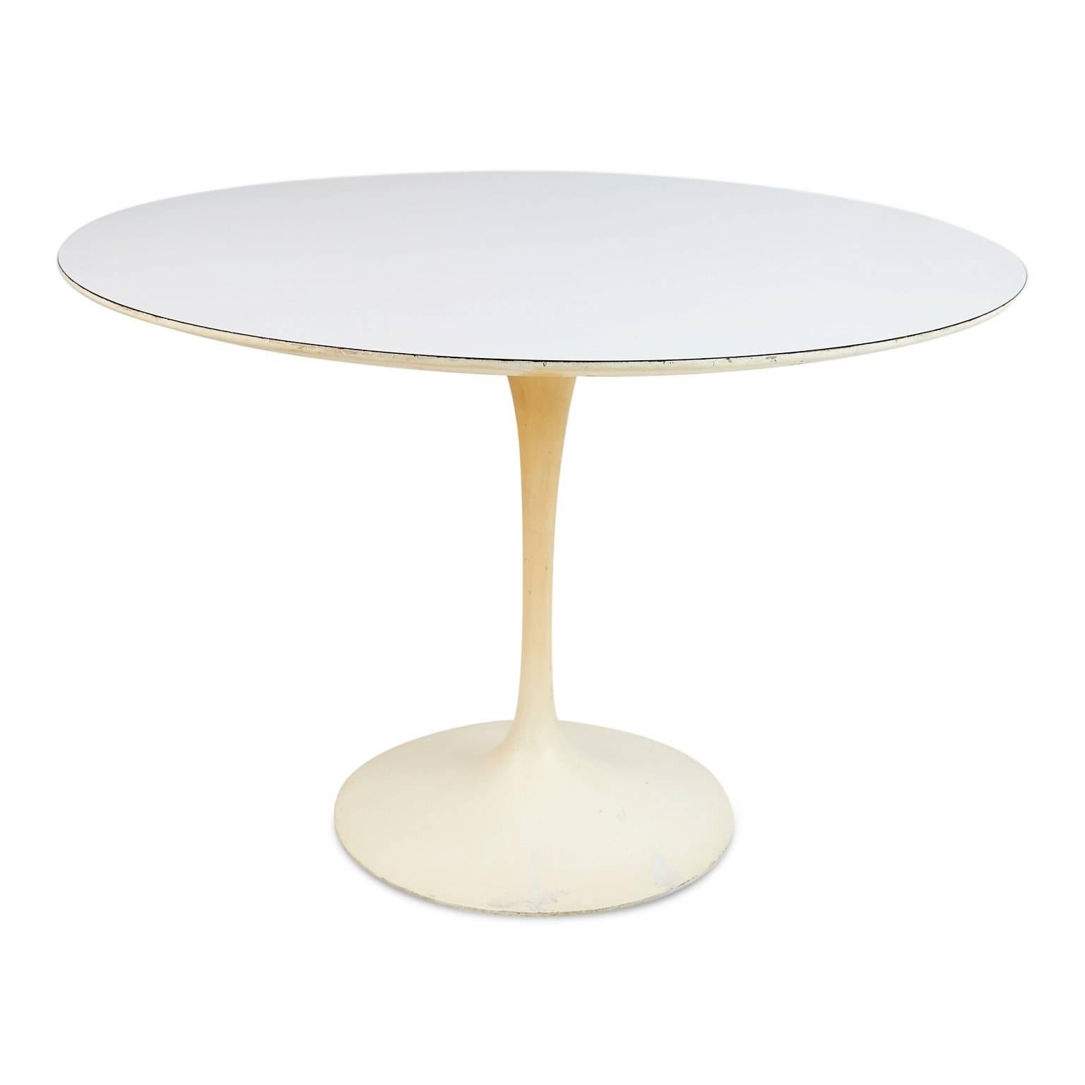 This rare original 1st-Generation production Tulip dining table by Eero Saarinen for Knoll Associates retains the Early 320 Park Ave Knoll Associates 