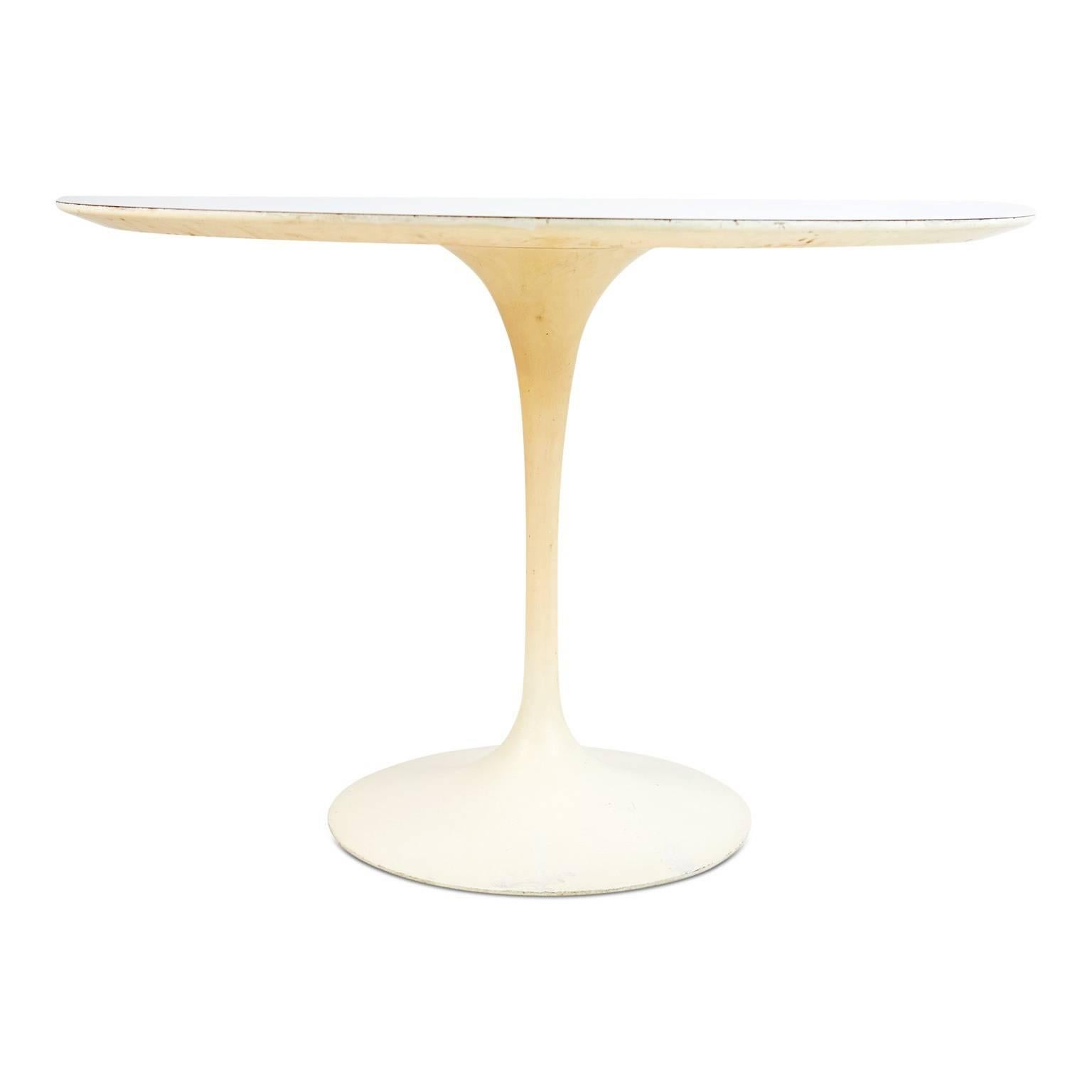 Mid-Century Modern Tulip Dining Table by Eero Saarinen for Knoll Associates