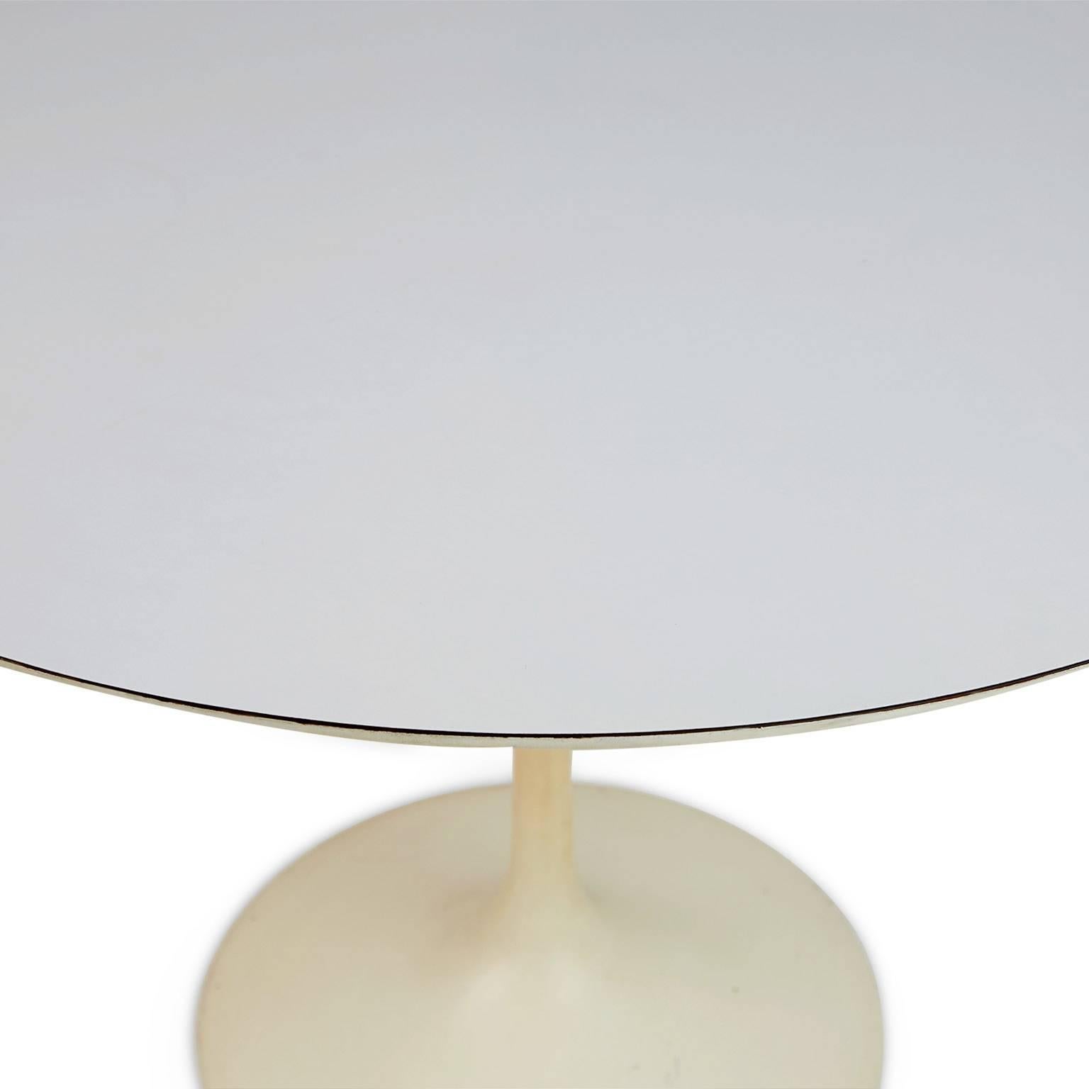 Tulip Dining Table by Eero Saarinen for Knoll Associates In Good Condition In Los Angeles, CA