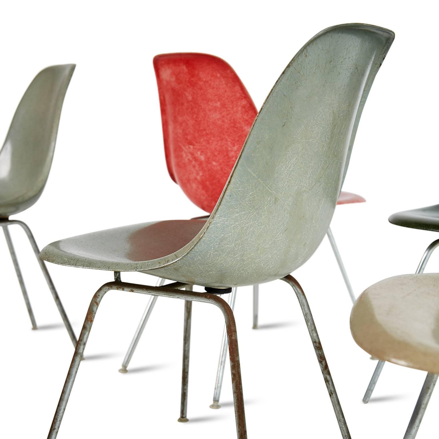 Charles & Ray Eames for Herman Miller Fiberglass DSX Chairs, Early Production In Good Condition In Los Angeles, CA