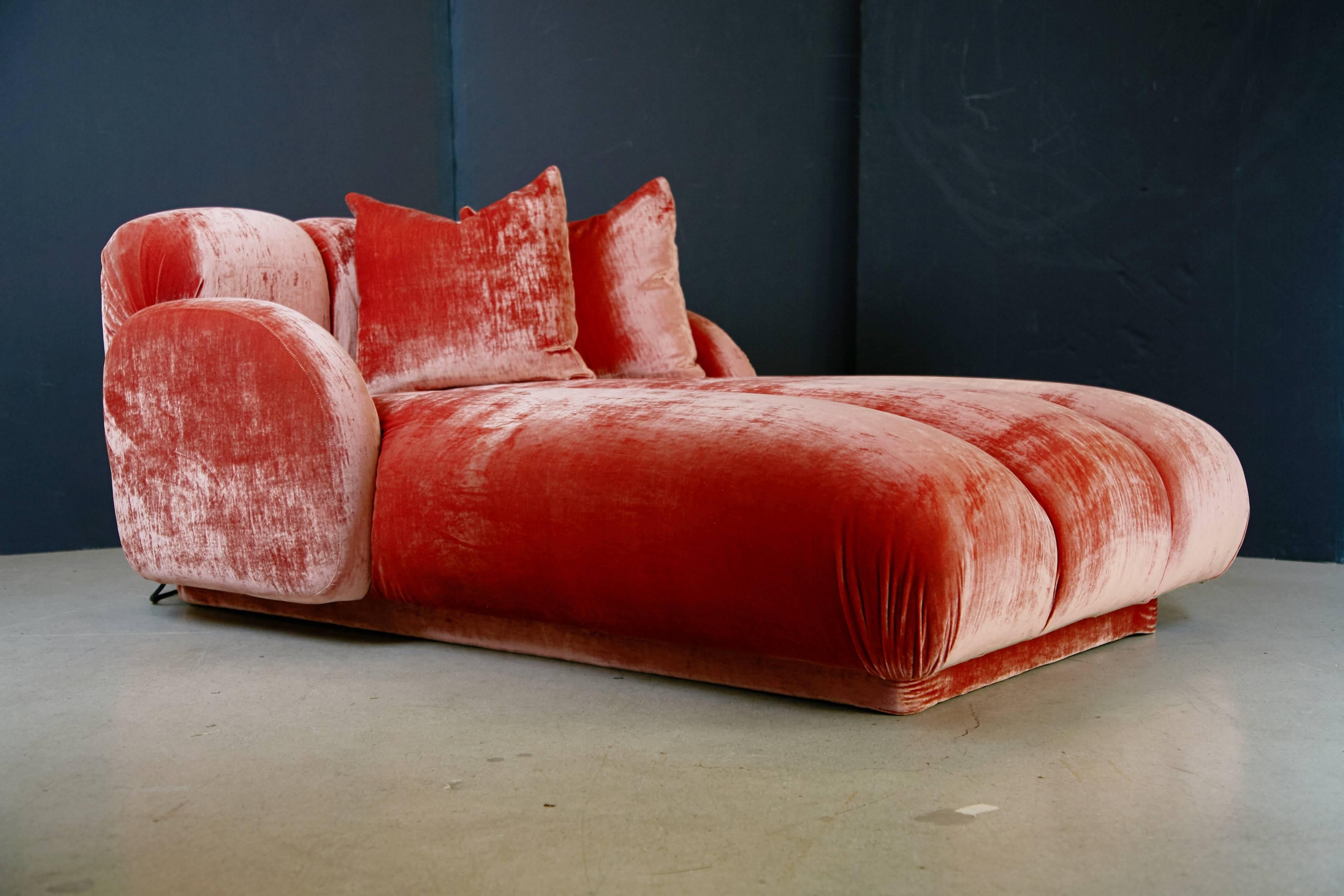 pink velvet chaise longue