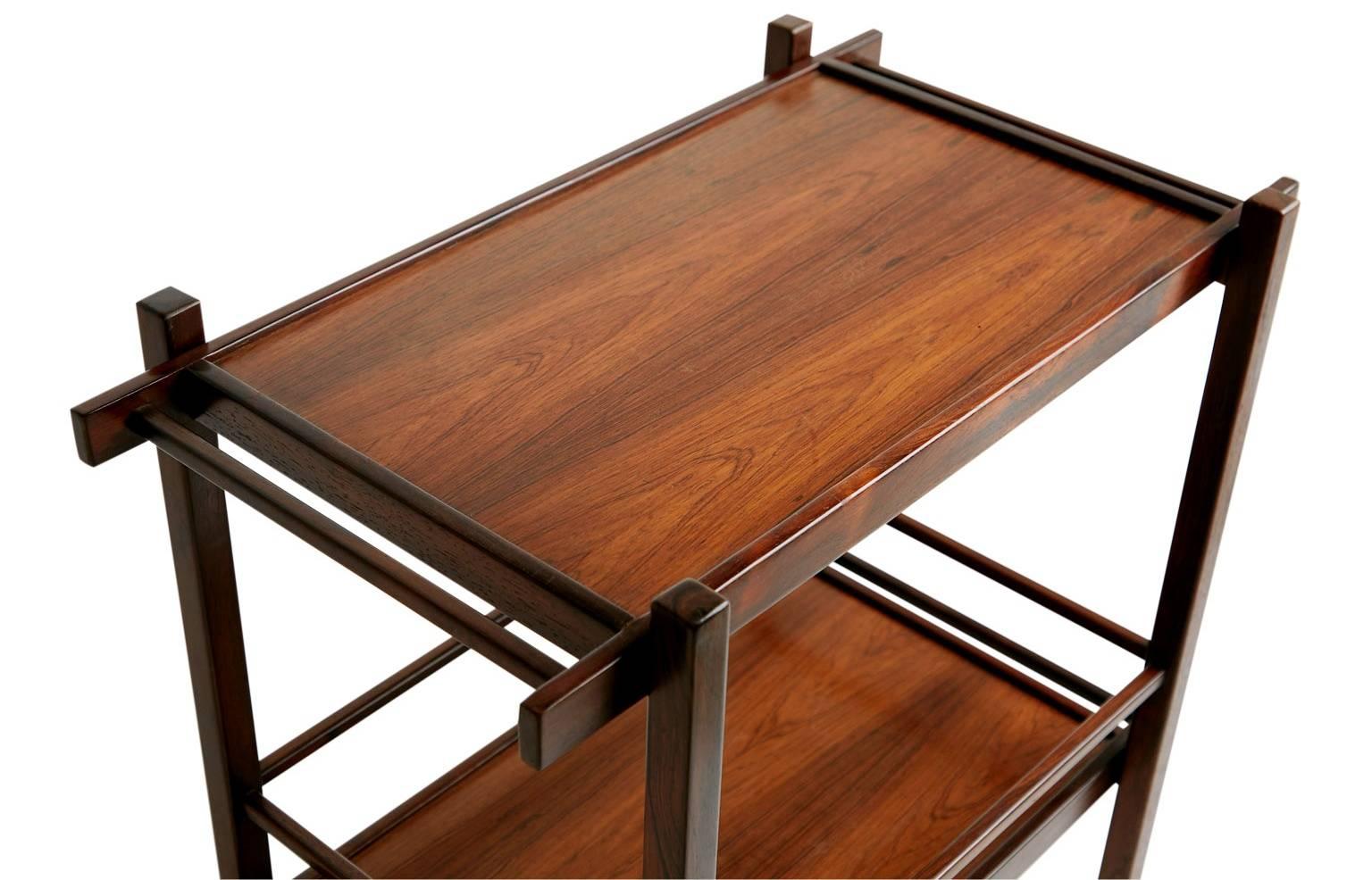 Jacaranda Rosewood Brazilian Bar Cart with Removable Tray, circa 1960 In Excellent Condition In Los Angeles, CA