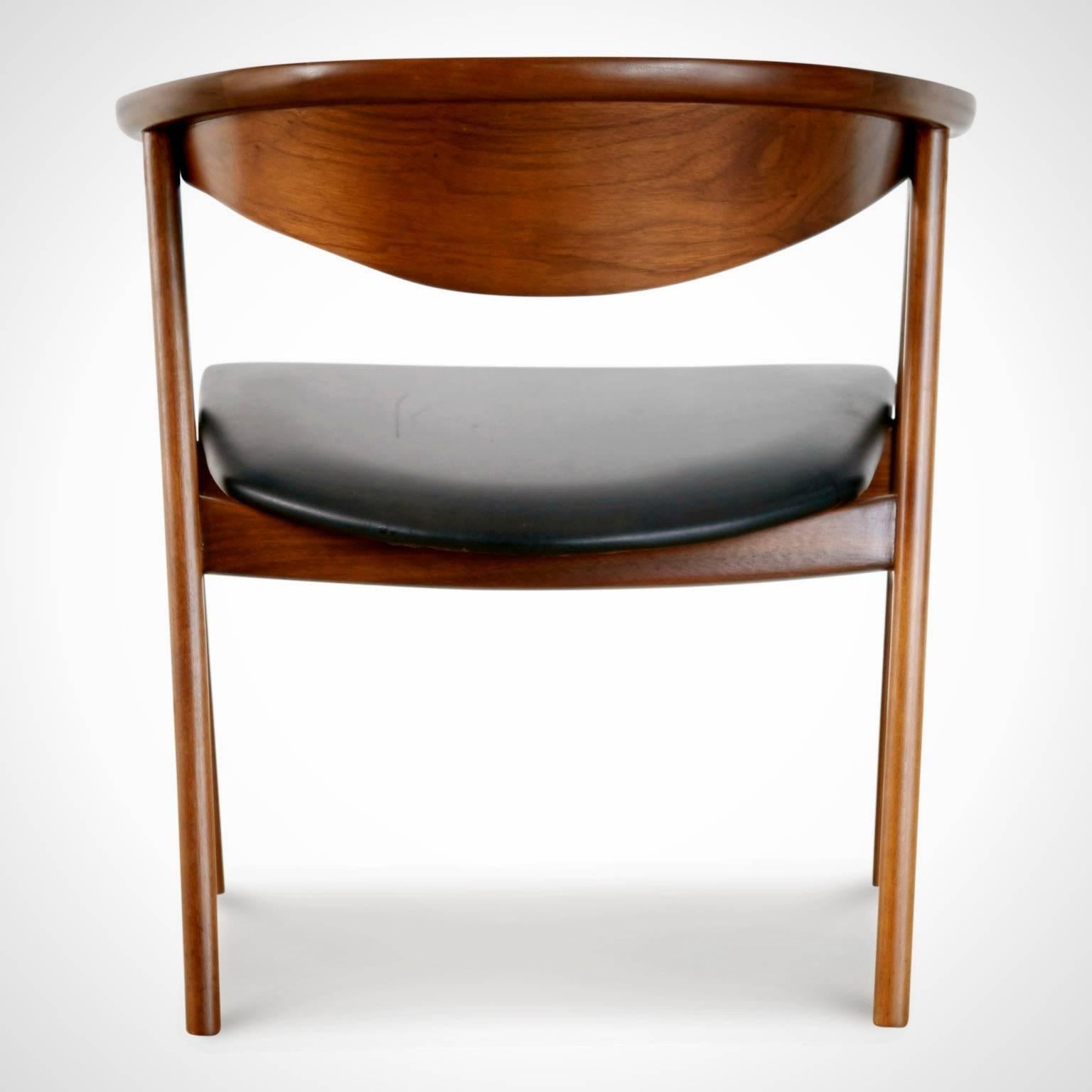 Erik Kirkegaard Restored Walnut Lounge Chair, Denmark, circa 1950 In Excellent Condition In Los Angeles, CA