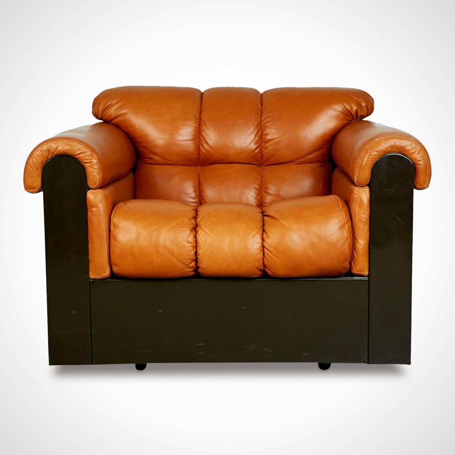 Modern Tufted Leather Lounge Chairs by Davanzati for i4 Mariani Pace, Pair 