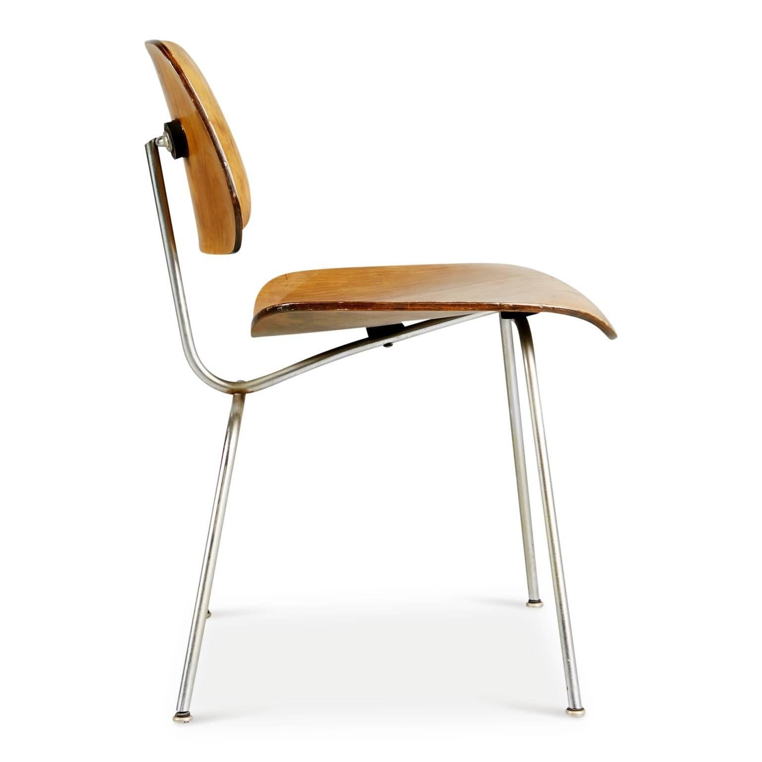 Mid-Century Modern Evans Production Walnut DCM Chairs by Charles Eames, Set of Five, circa 1947