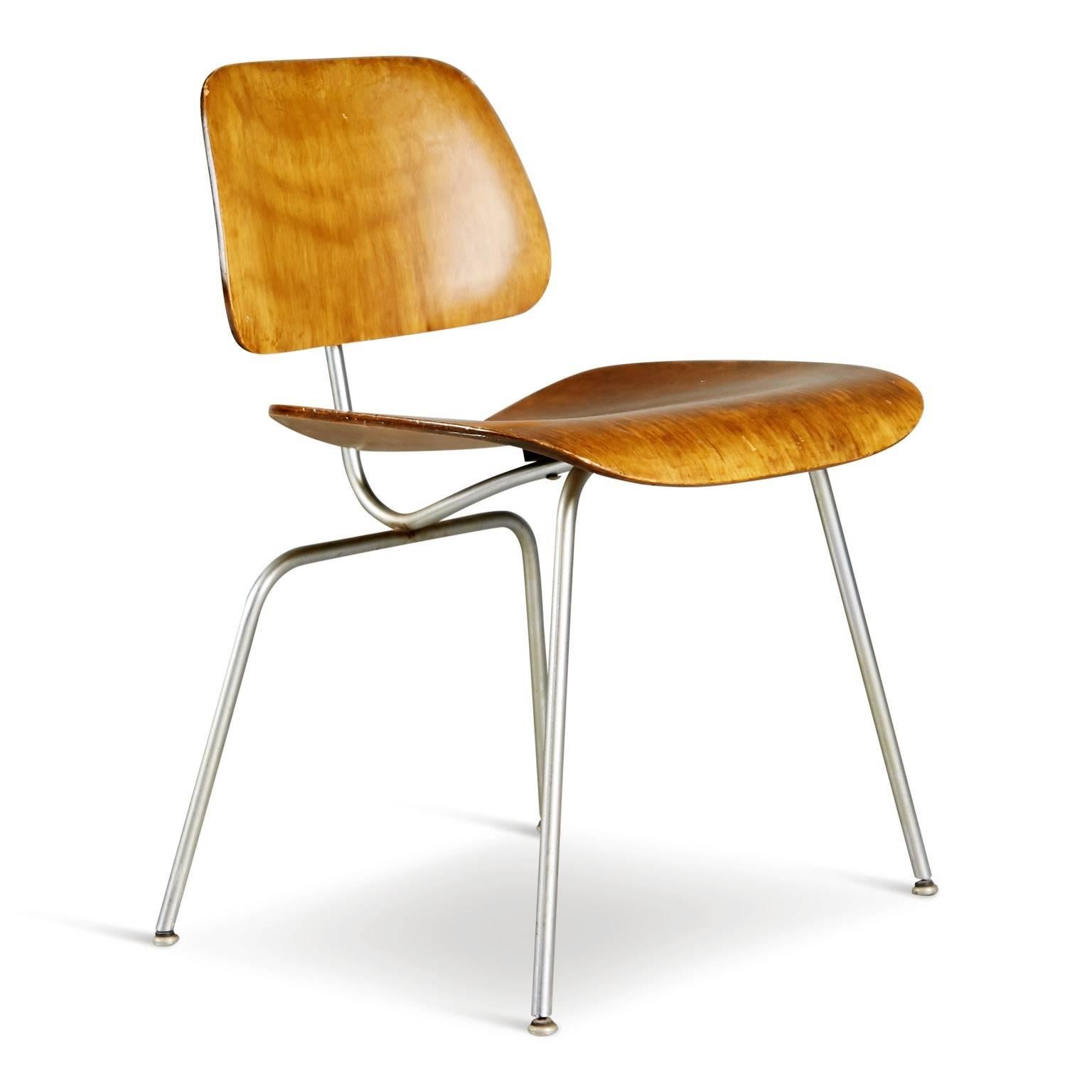 Mid-20th Century Evans Production Walnut DCM Chairs by Charles Eames, Set of Five, circa 1947