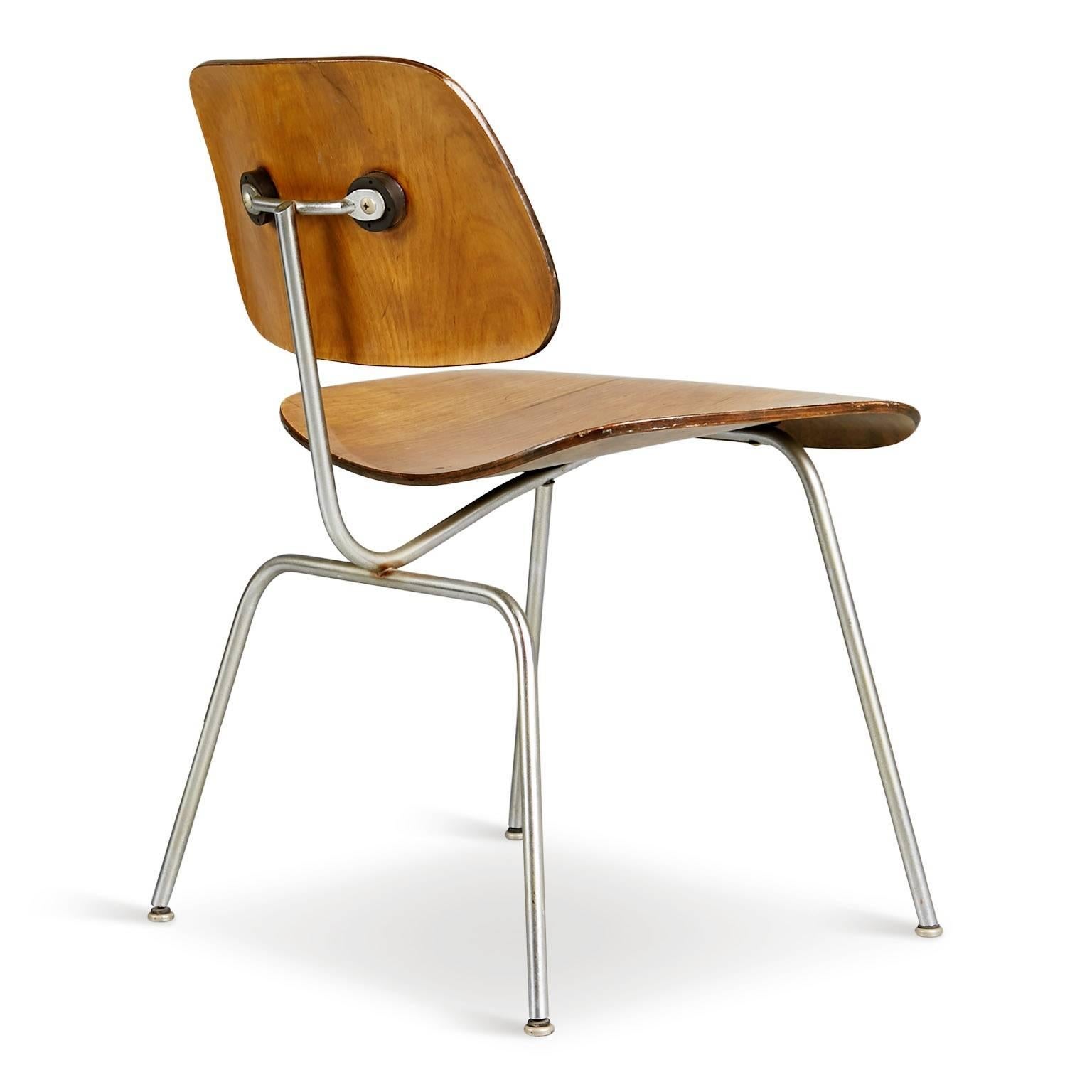 American Evans Production Walnut DCM Chairs by Charles Eames, Set of Five, circa 1947
