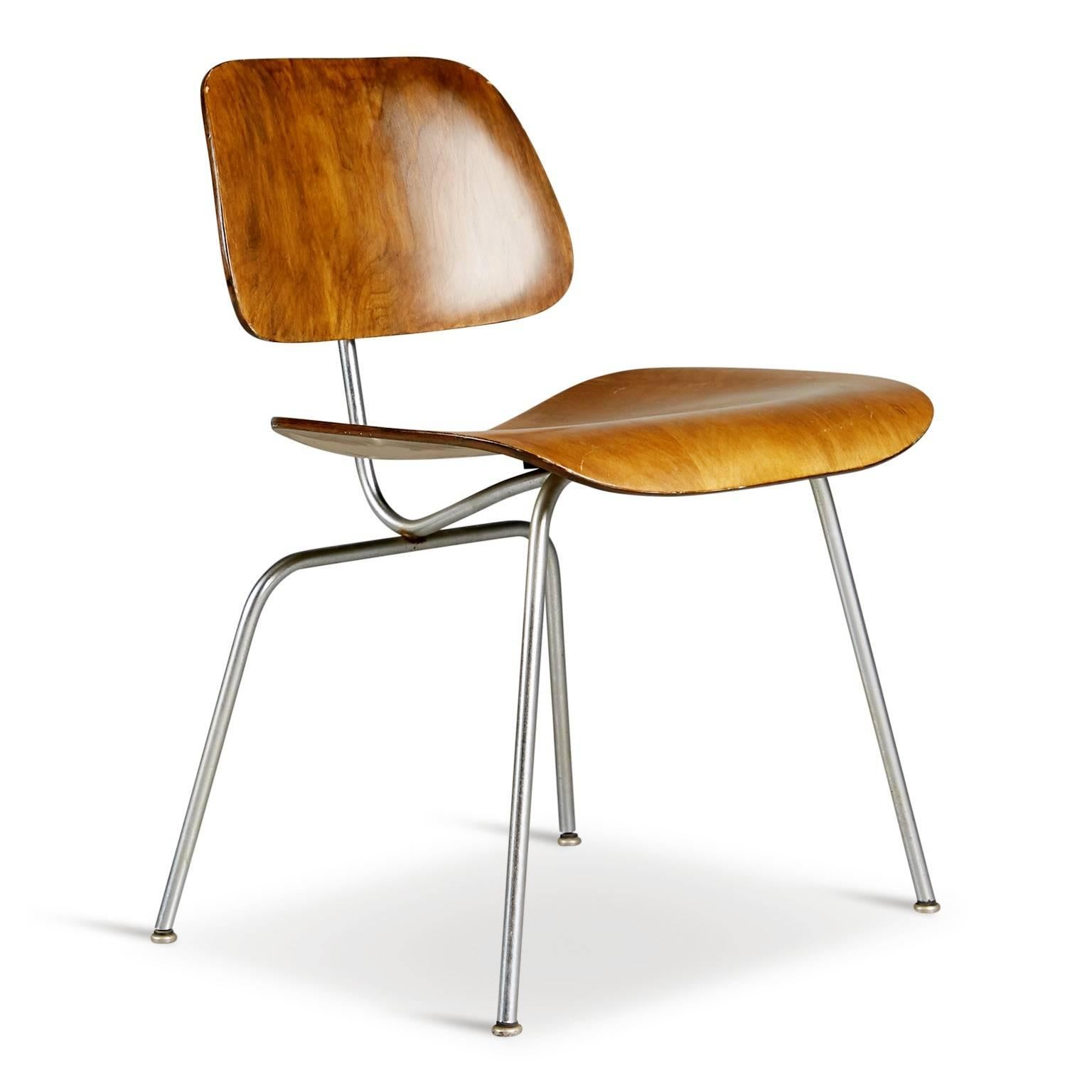 Evans Production Walnut DCM Chairs by Charles Eames, Set of Five, circa 1947 In Good Condition In Los Angeles, CA