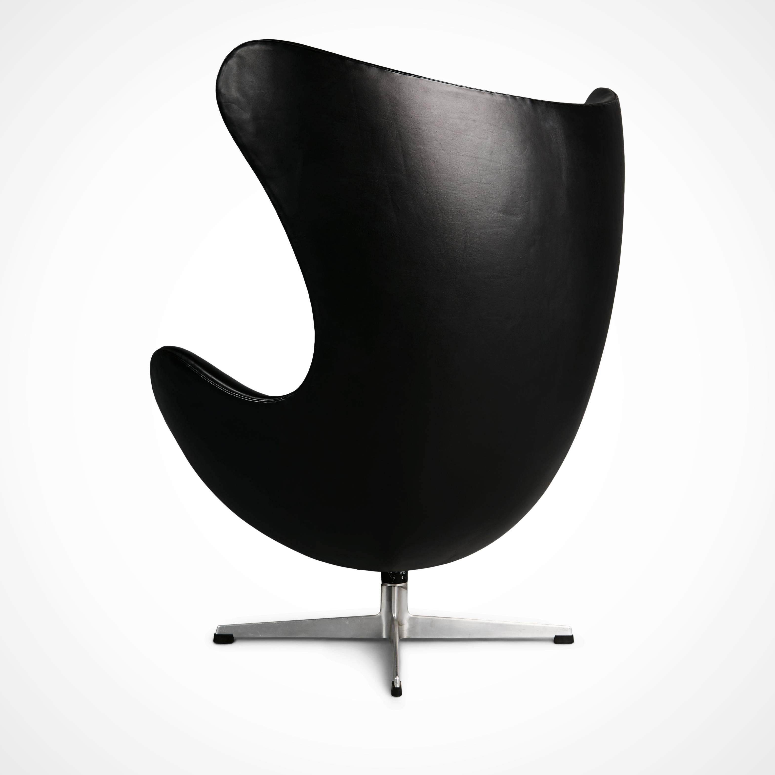 Mid-Century Modern Arne Jacobsen Leather Egg Chair & Footstool for Fritz Hansen, Double Signed 1965