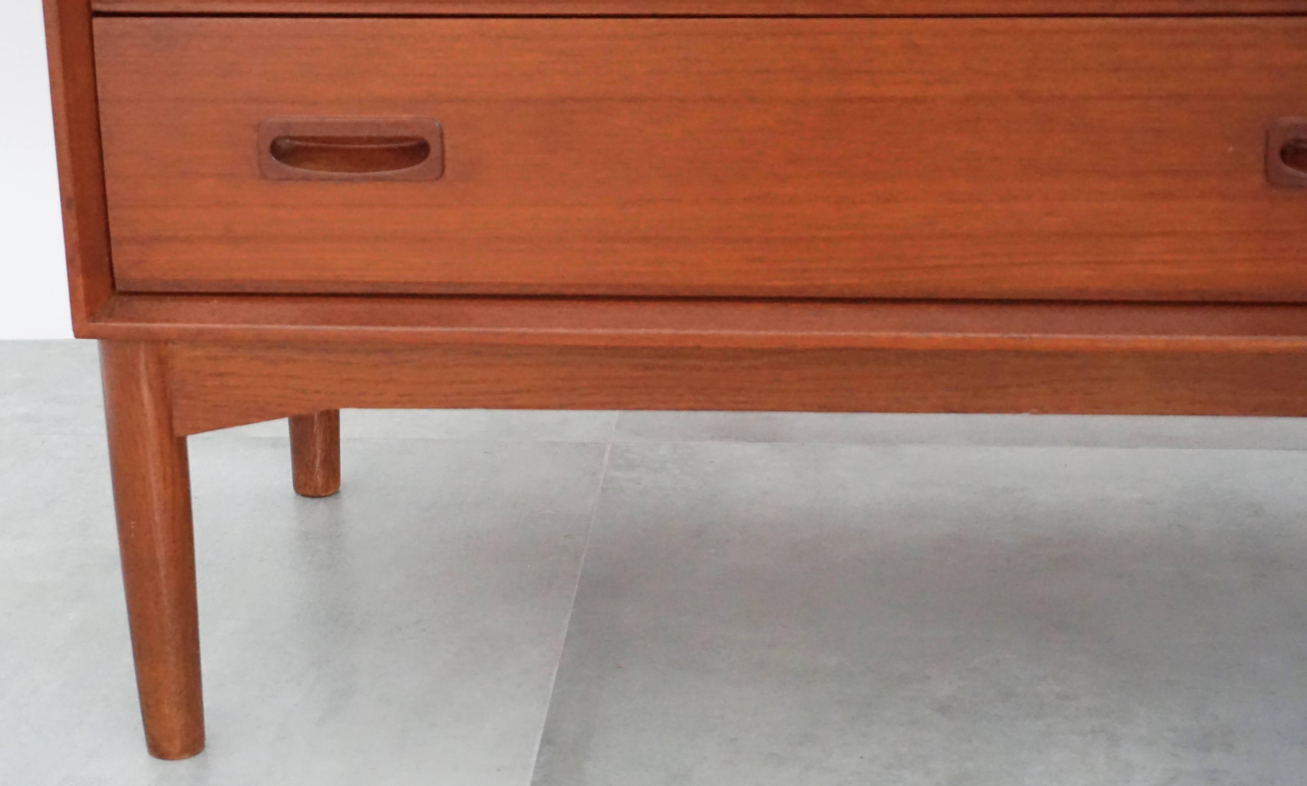 Mid-Century Modern Danish Modern Chest of Drawers For Sale