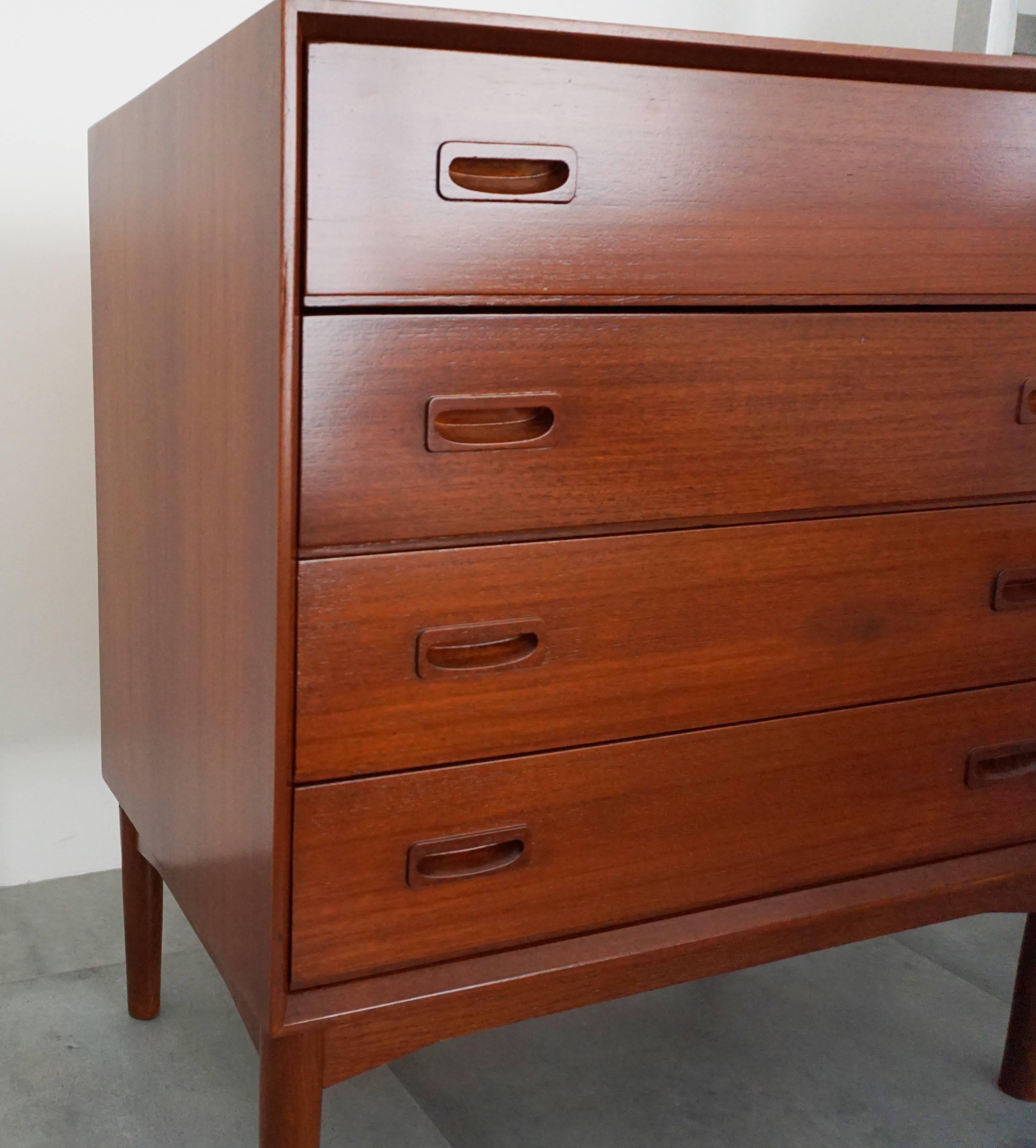 Danish Modern Chest of Drawers In Excellent Condition For Sale In Palm Springs, CA