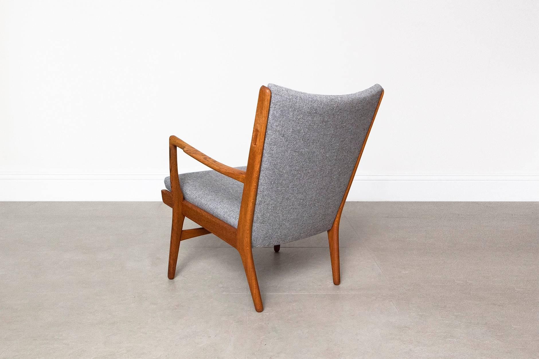 Scandinavian Modern Hans Wegner AP-16 Lounge Chair