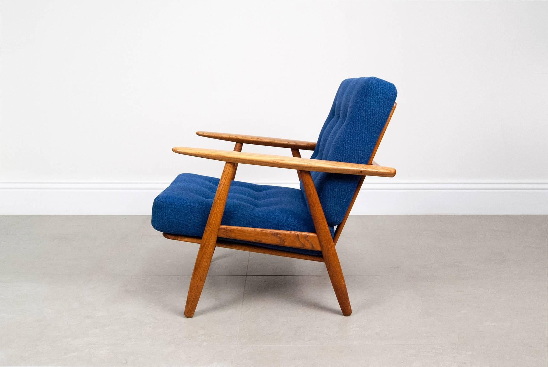 Scandinavian Modern Hans Wegner GE-240 Cigar Chair