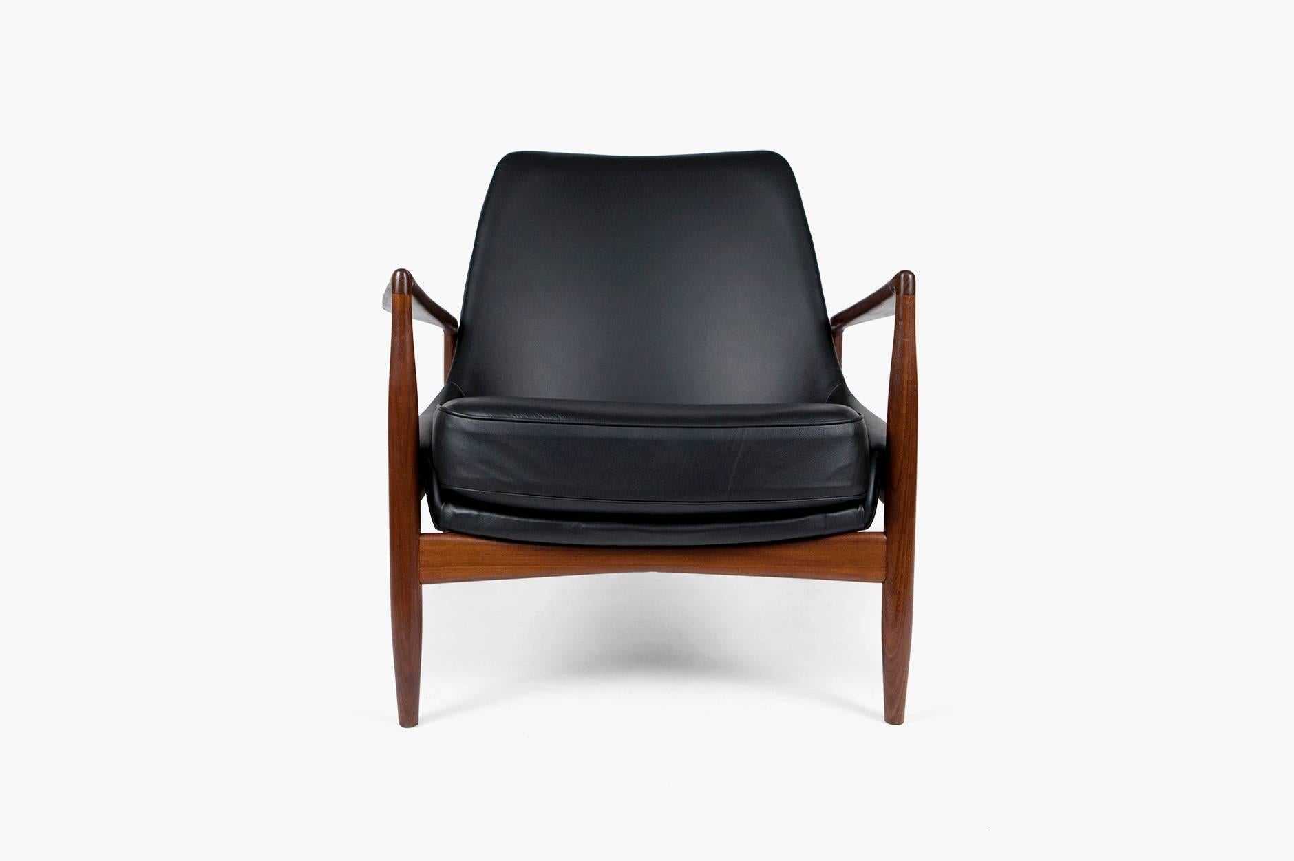 Solid Afromosia teak lounge chair, produced by OPE, Sweden. Rare and highly sought after model. New leather upholstery.

 
