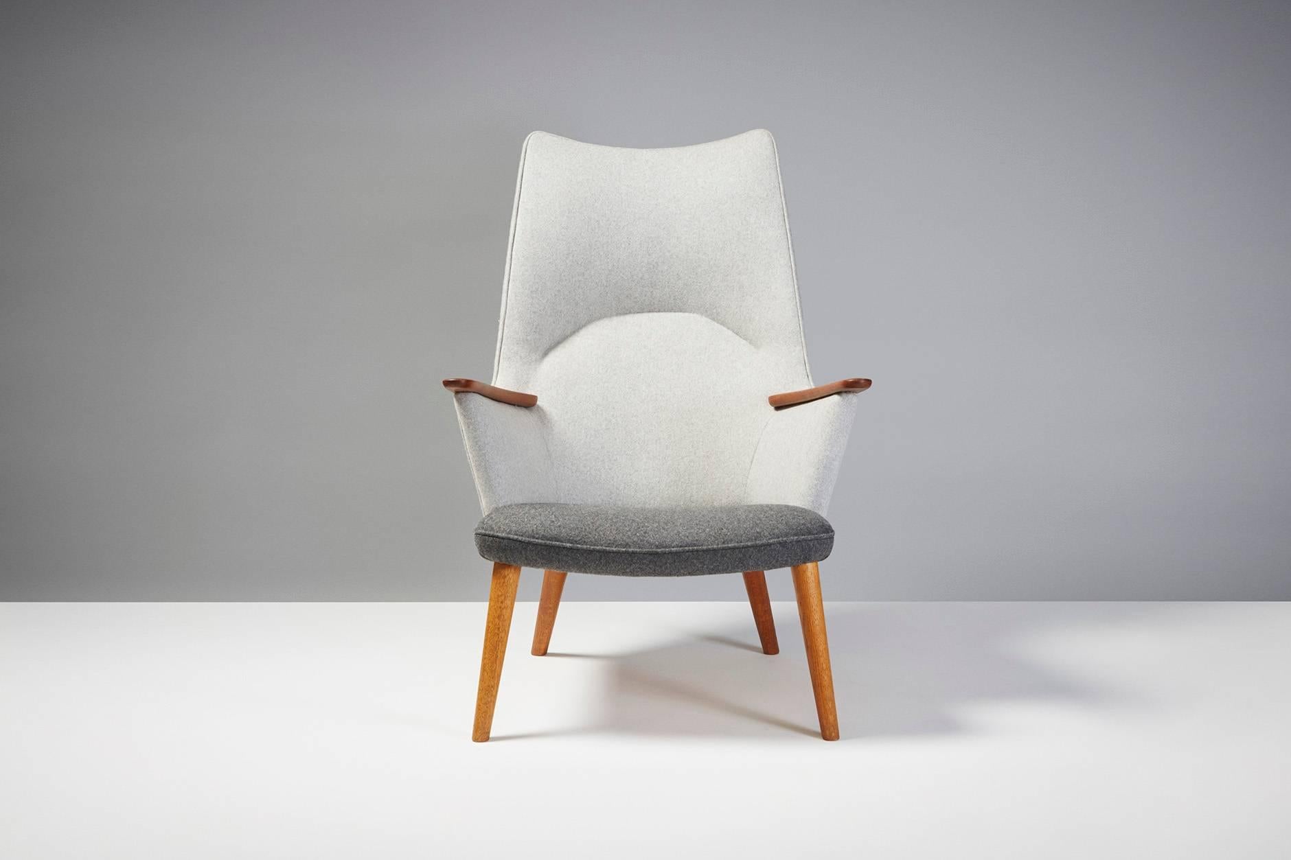 Hans Wegner

AP-27 armchair, 1954

High-back armchair produced by A.P. Stolen, Denmark. Teak armrests, oak legs and new upholstery in Kvadrat Divina wool felt.