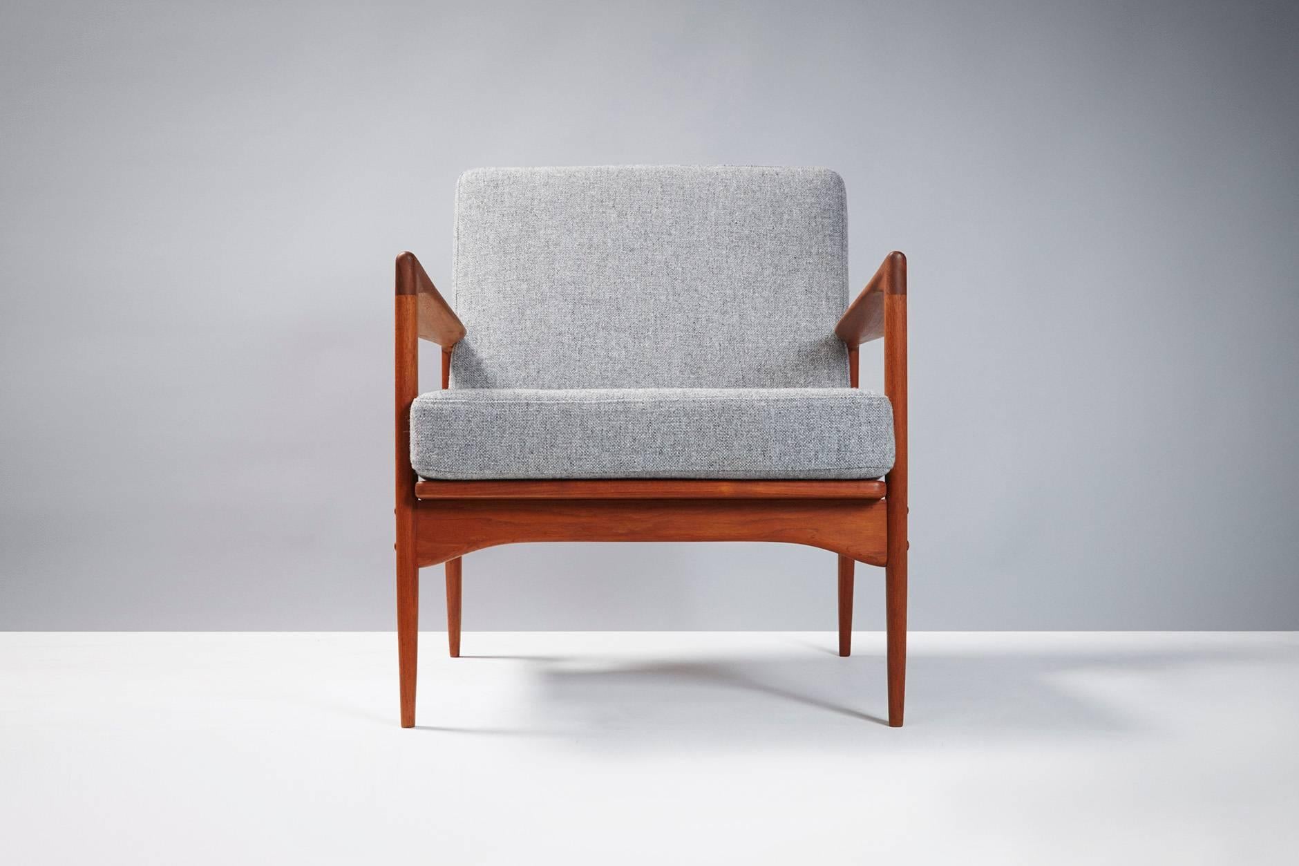 Ib Kofod-Larsen

'Candidate' lounge chair, circa 1960

Teak lounge chair produced by OPE, Sweden, circa 1960. New cushions reupholstered in Kvadrat Hallingdal #130 wool fabric.