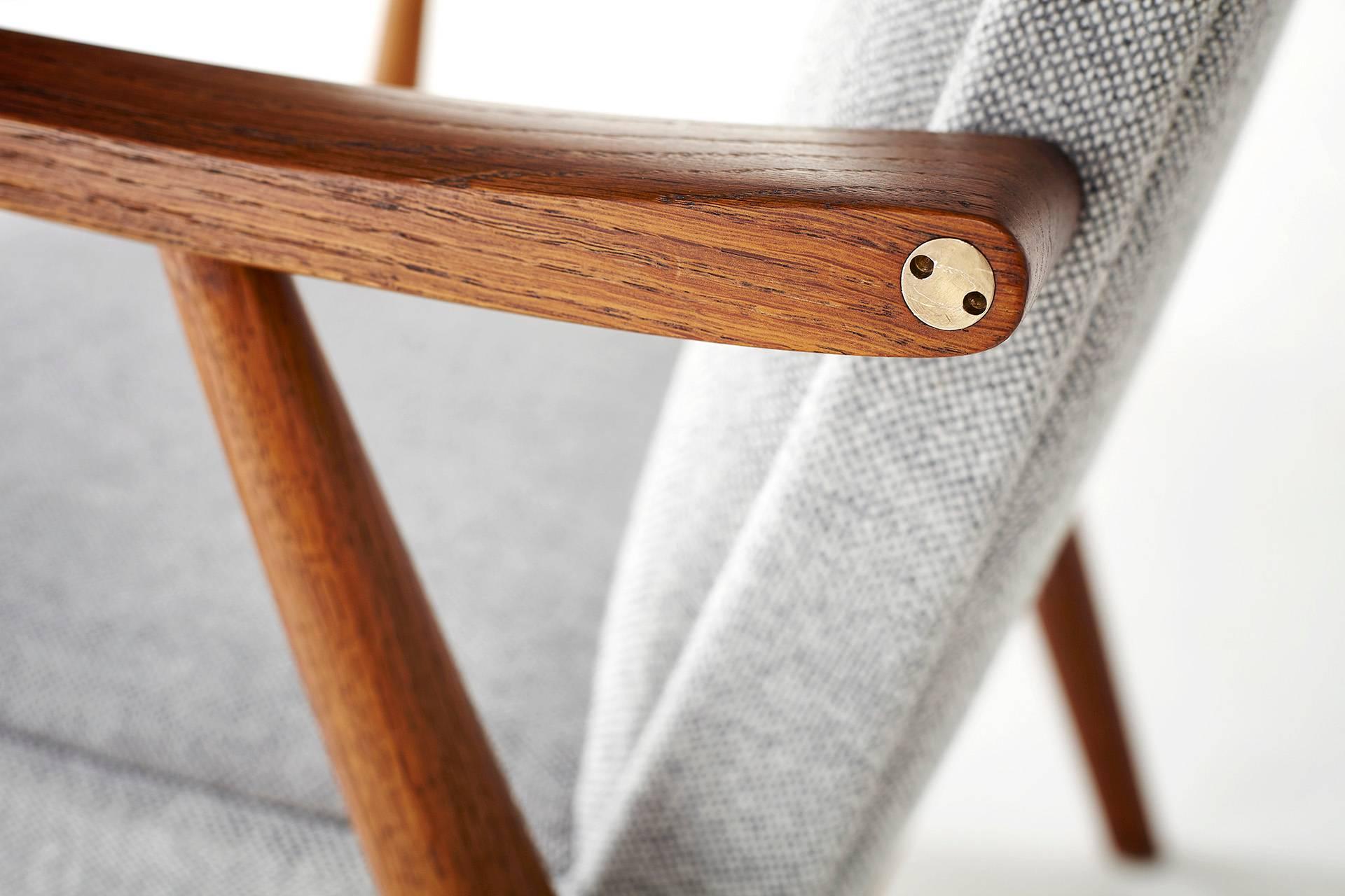 Hans Wegner GE-260 Lounge Chairs, circa 1950s In Excellent Condition In London, England