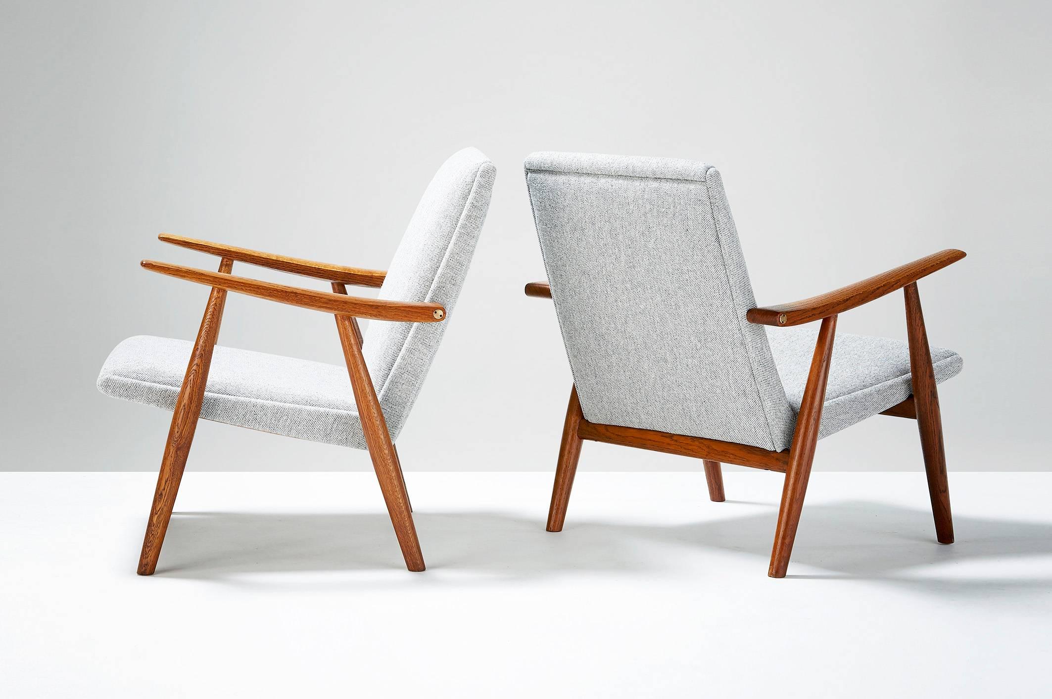 Produced by GETAMA, Denmark. Oak frames, bespoke, exposed brass fittings. Reupholstered in Kvadrat Hallingdal #116 wool fabric.